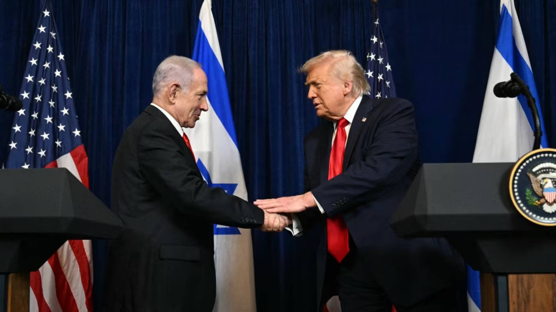 الرئيس الأمريكي دونالد ترمب ورئيس وزراء الاحتلال بنيامين نتنياهو