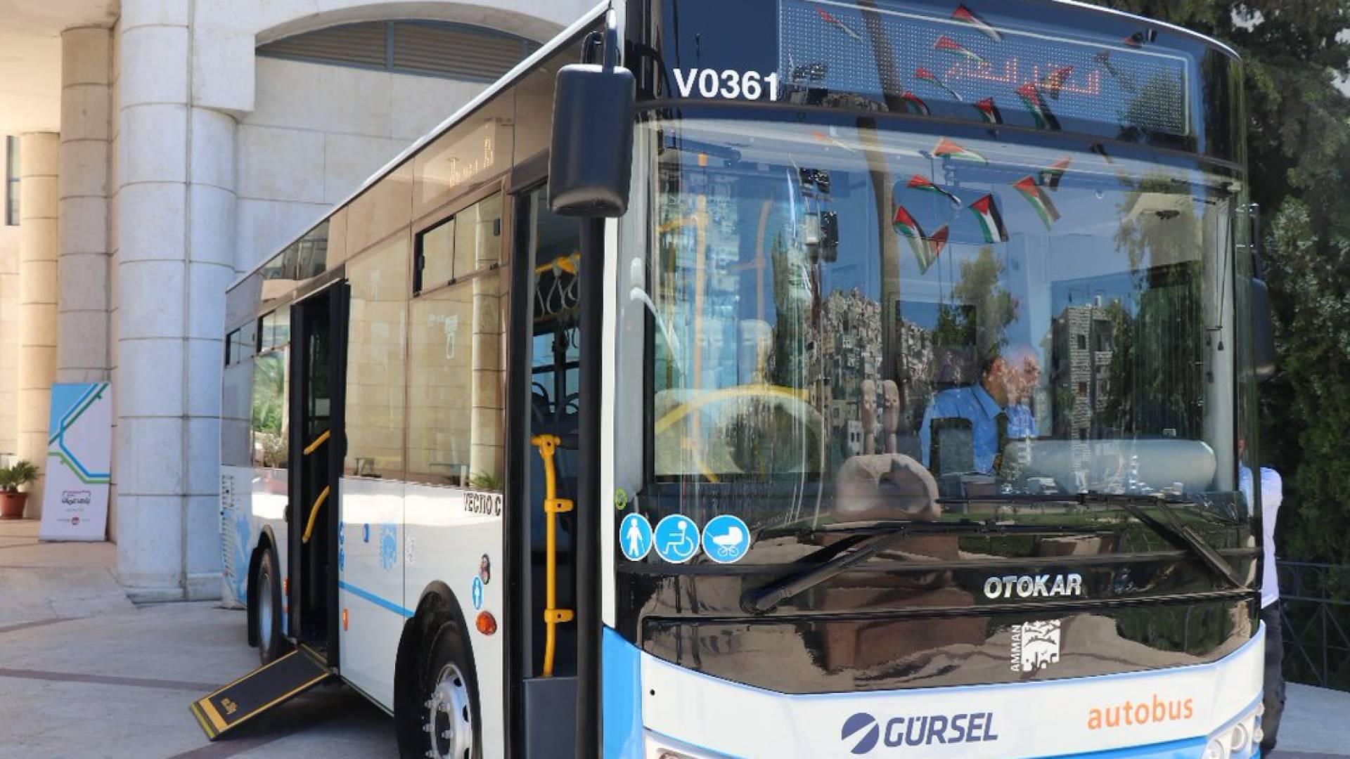 باص نقل عام في الأردن