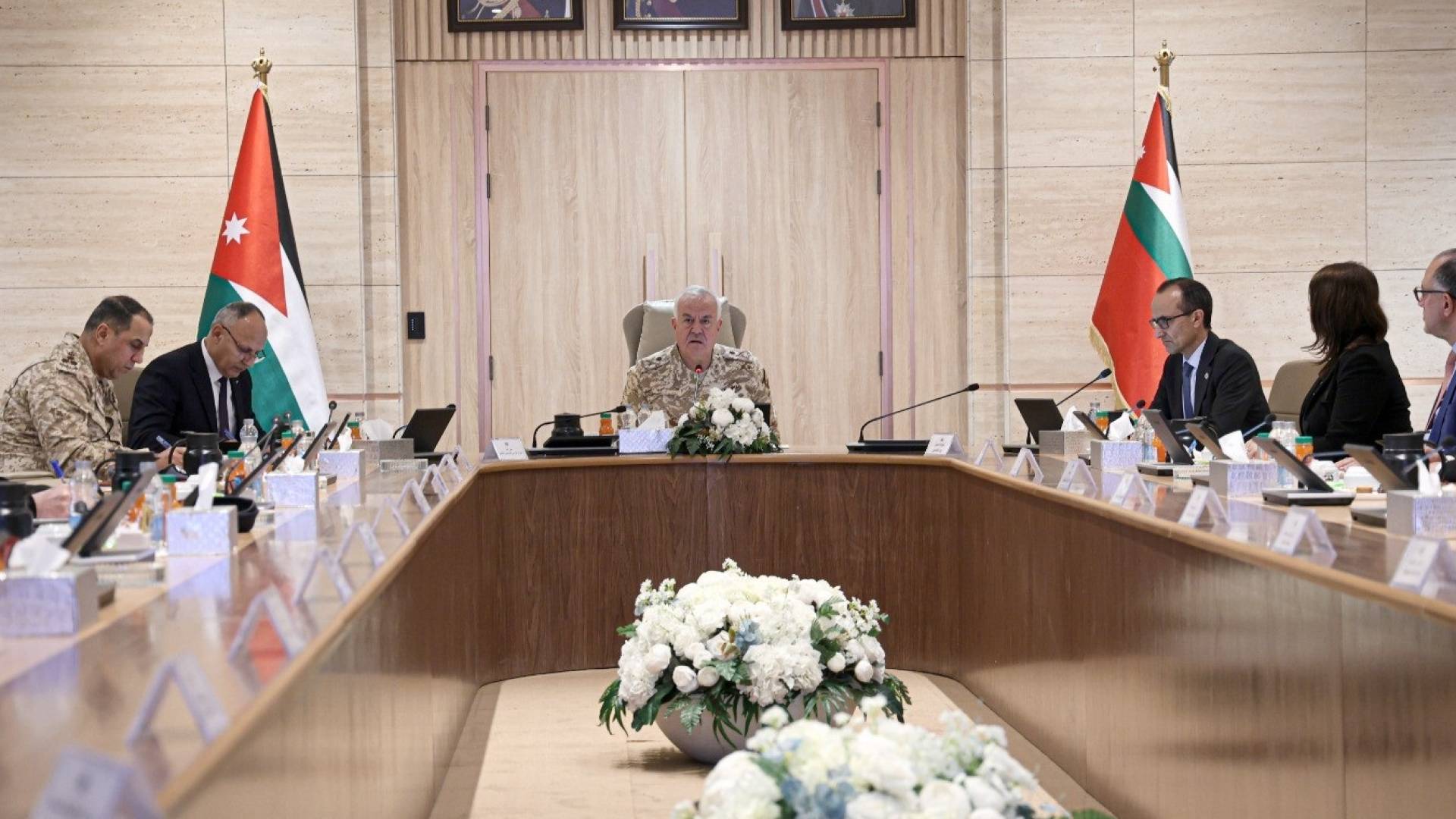 حلقة نقاشية لتعزيز البحث والتطوير الدفاعي