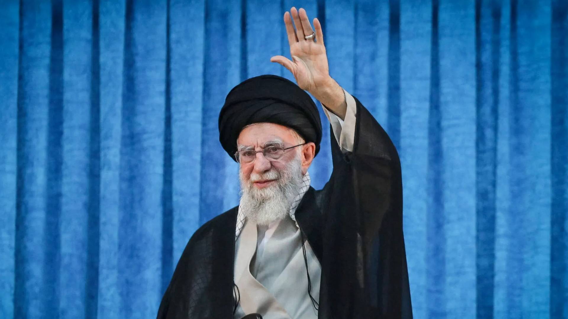 المرشد الإيراني علي خامنئي،