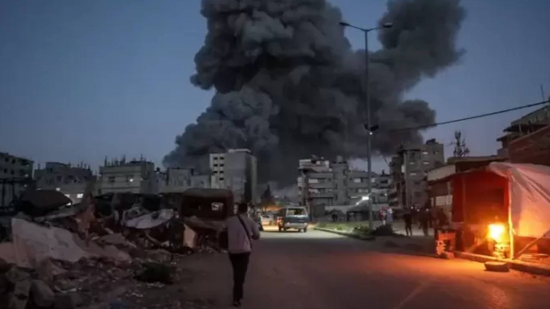 استهداف الاحتلال لشقة سكنية غرب مدينة غزة