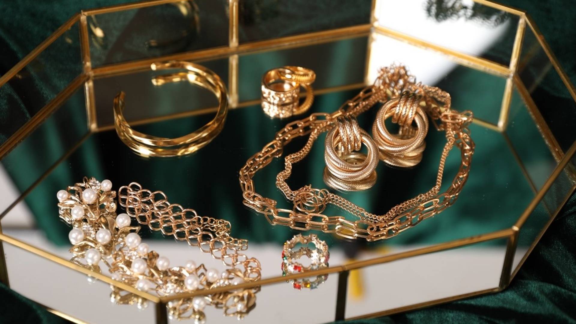 مجوهرات ذهبية