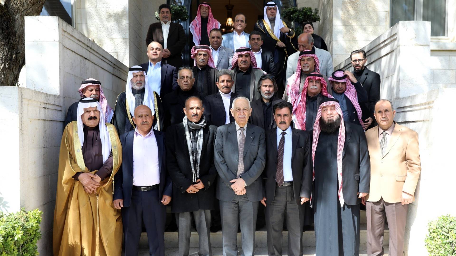 خلال لقائه وفدا من ديوان عشيرة العفيشات