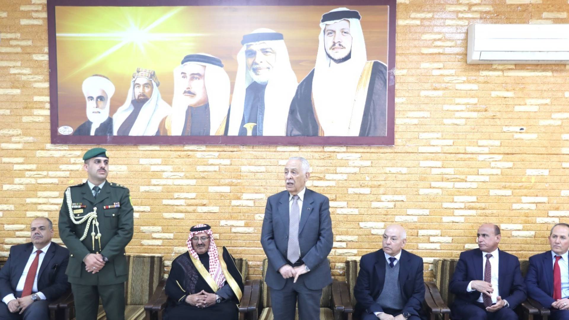 رئيس الديوان الملكي الهاشمي يوسف العيسوي