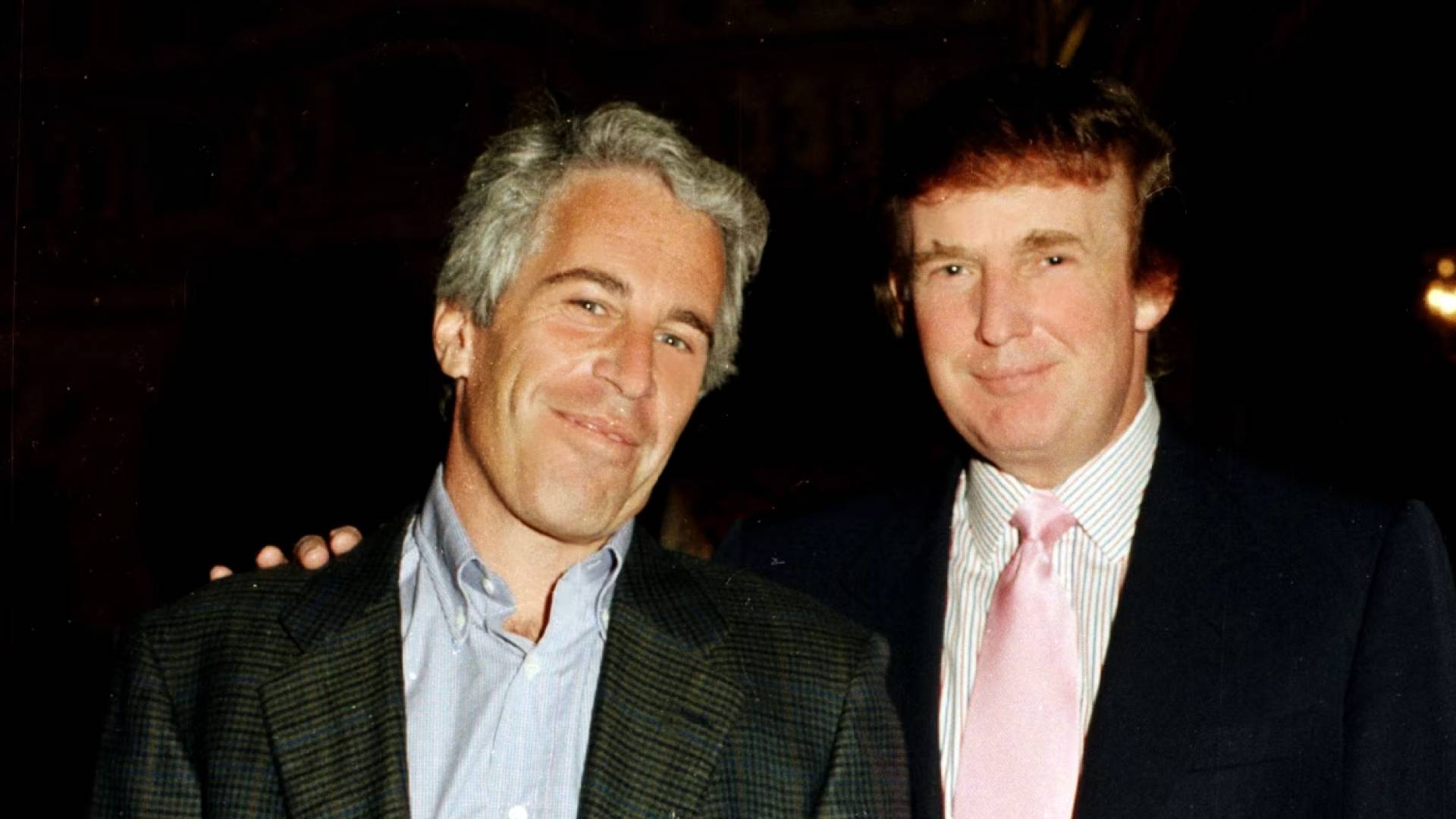 الرئيس الأمريكي دونالد ترمب وجيفري إبستين