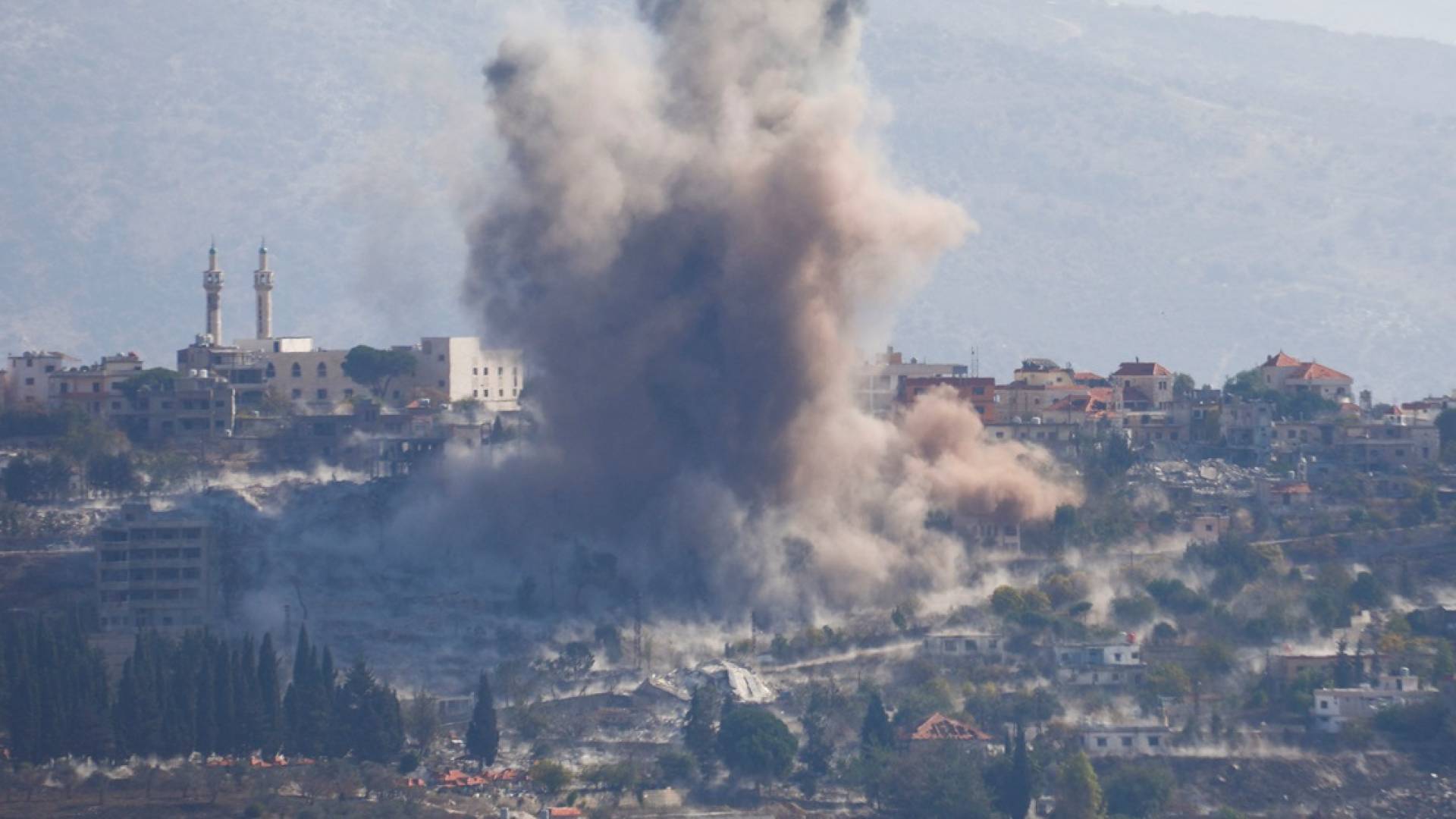 الاحتلال ينسف منازل في لبنان