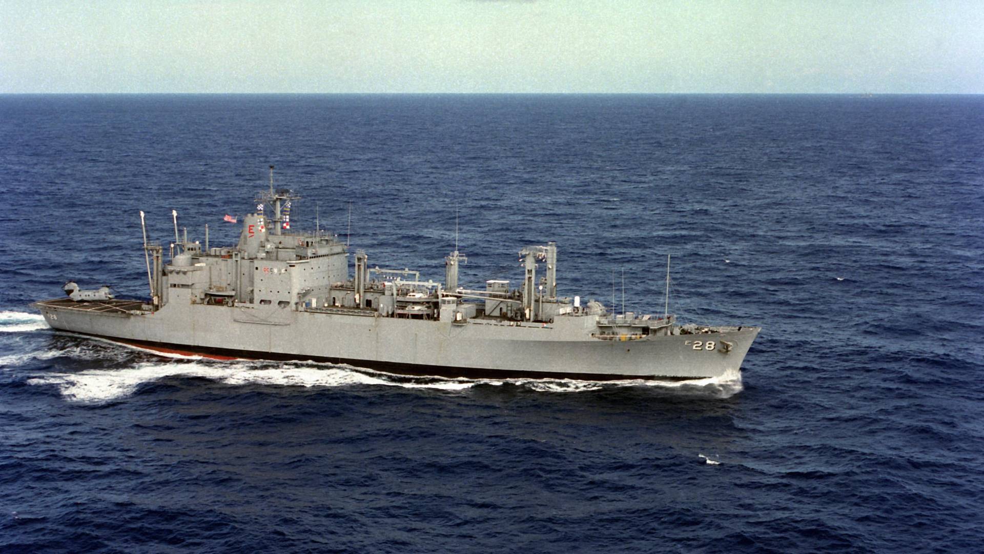 حاملة طائرات أمريكية