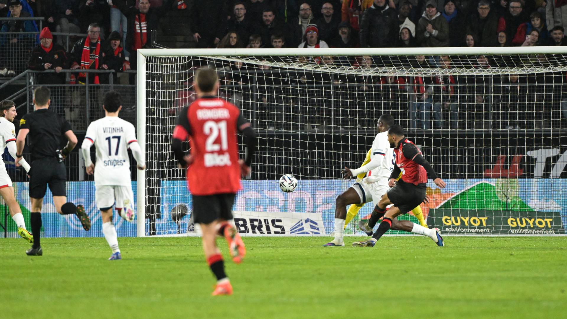 التعمري يسجل في مرمى باريس