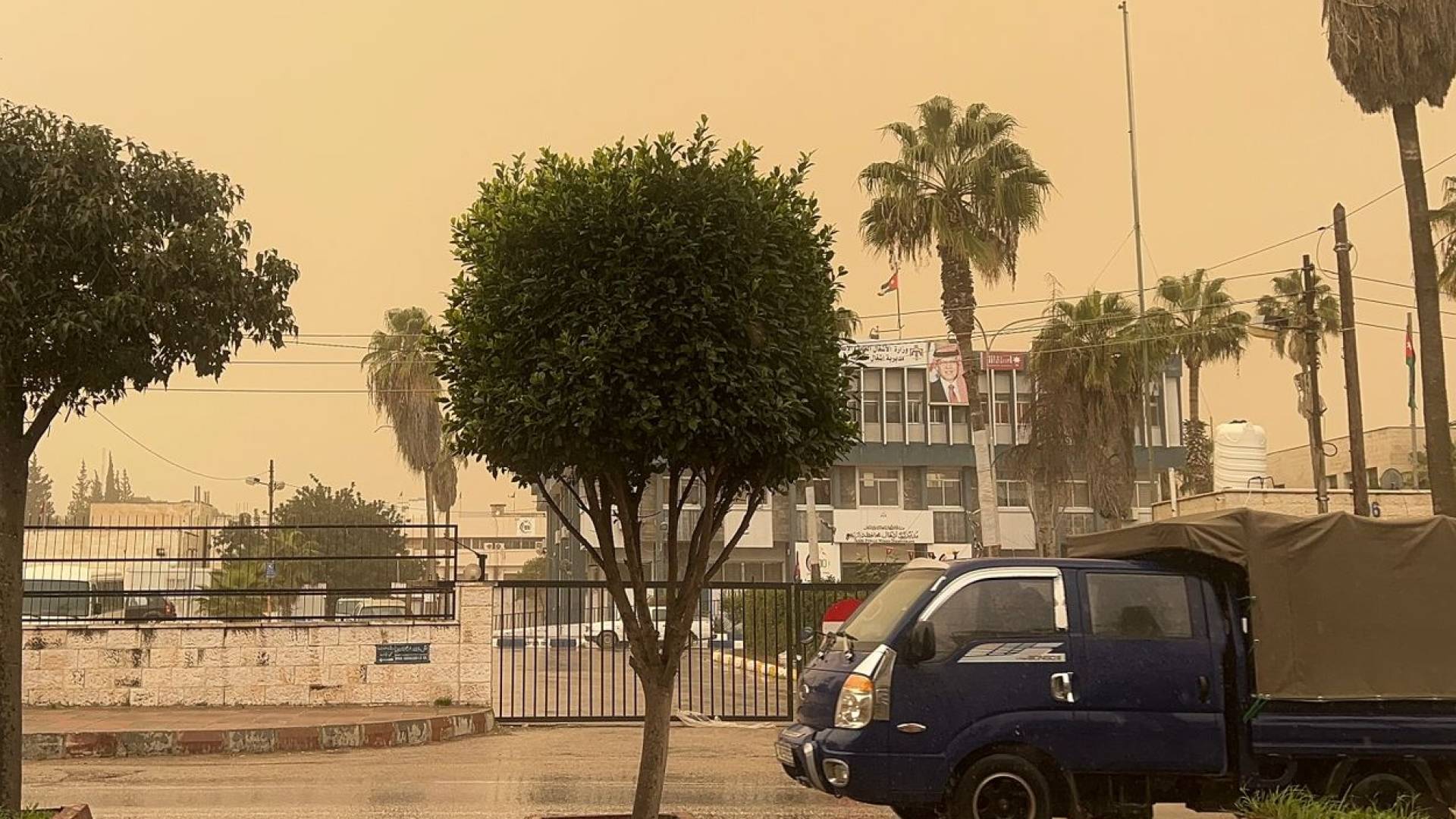 أجواء مغبرة