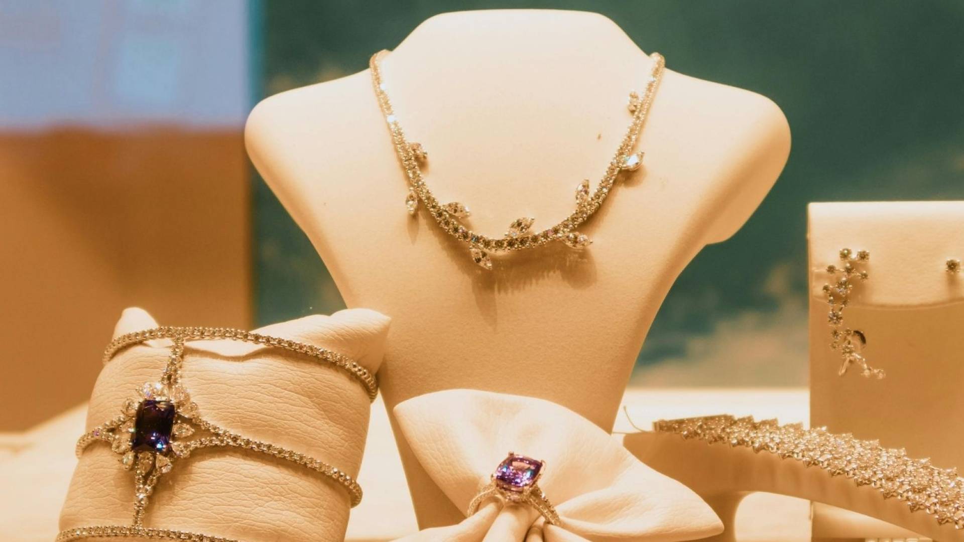 مجوهرات ذهبية