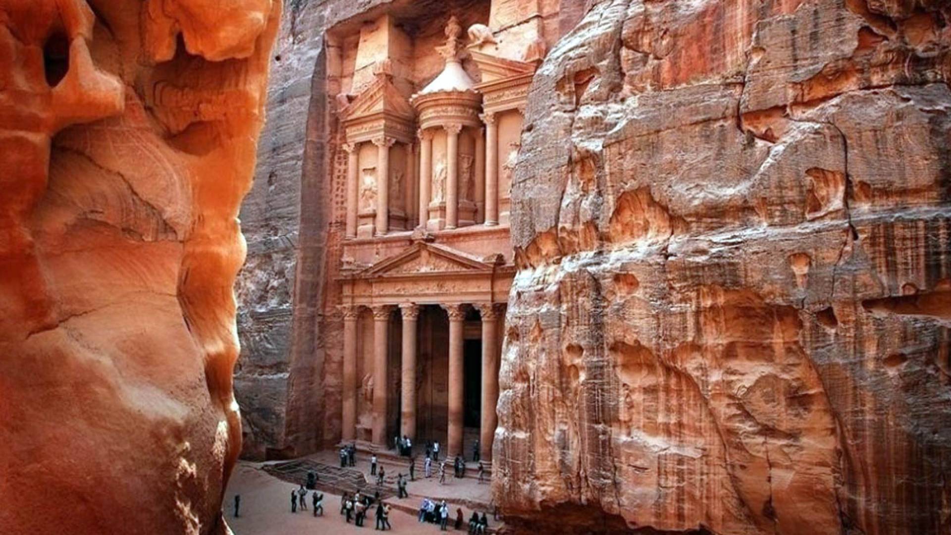 مدينة البترا الوردية