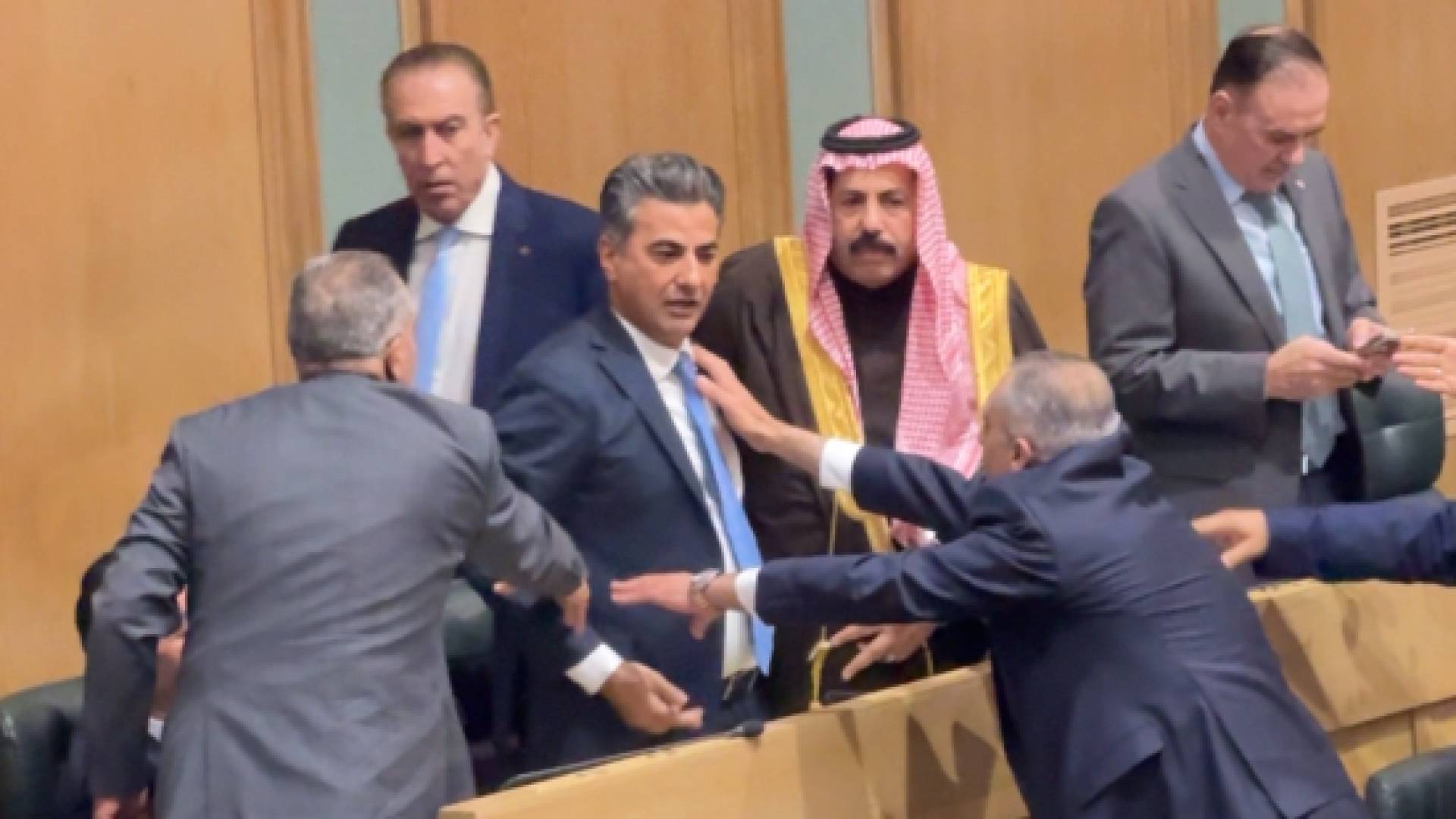 مشادة داخل مجلس النواب