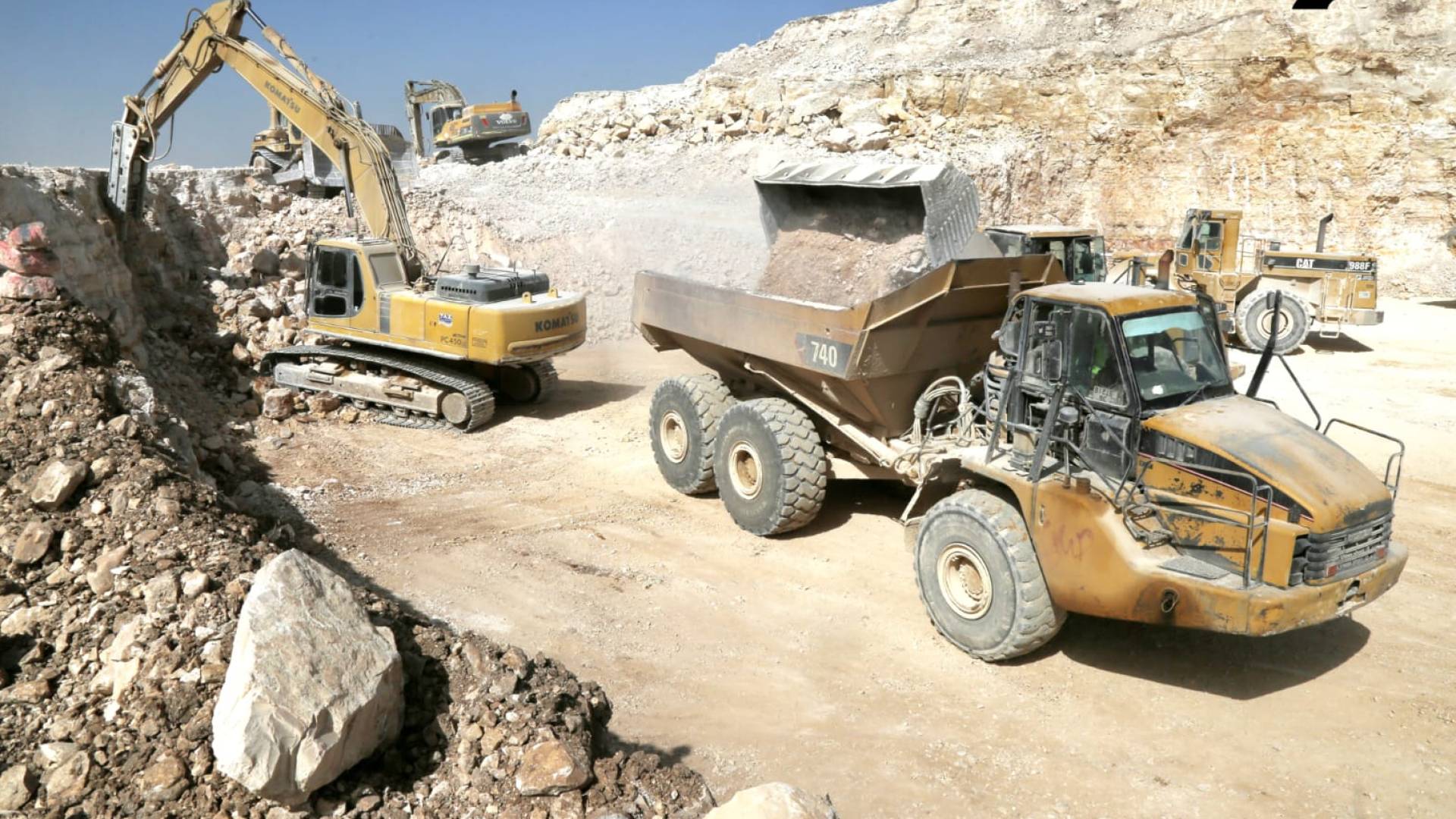 أبو السمن يتفقد تقدم العمل في "دائري إربد" وطريق "وادي الطواحين"