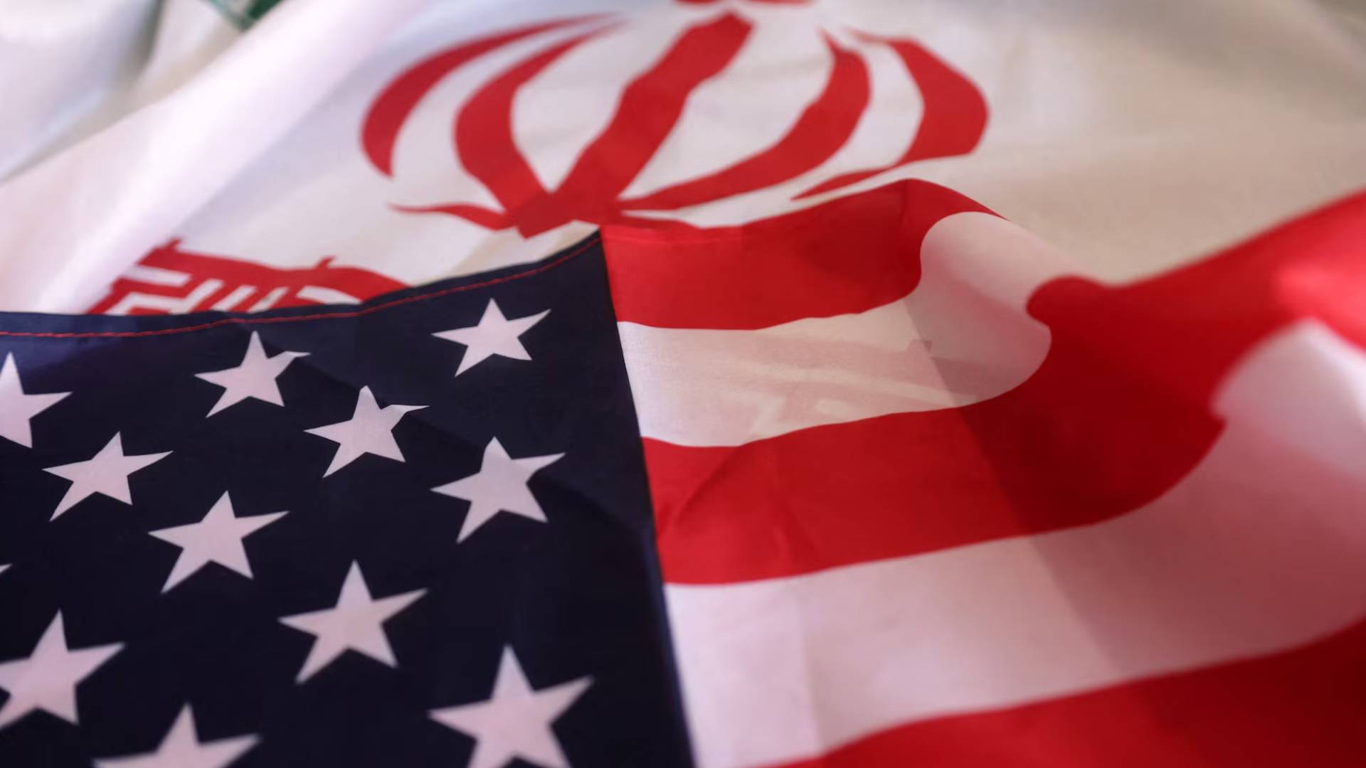 علم أمريكا و إيران