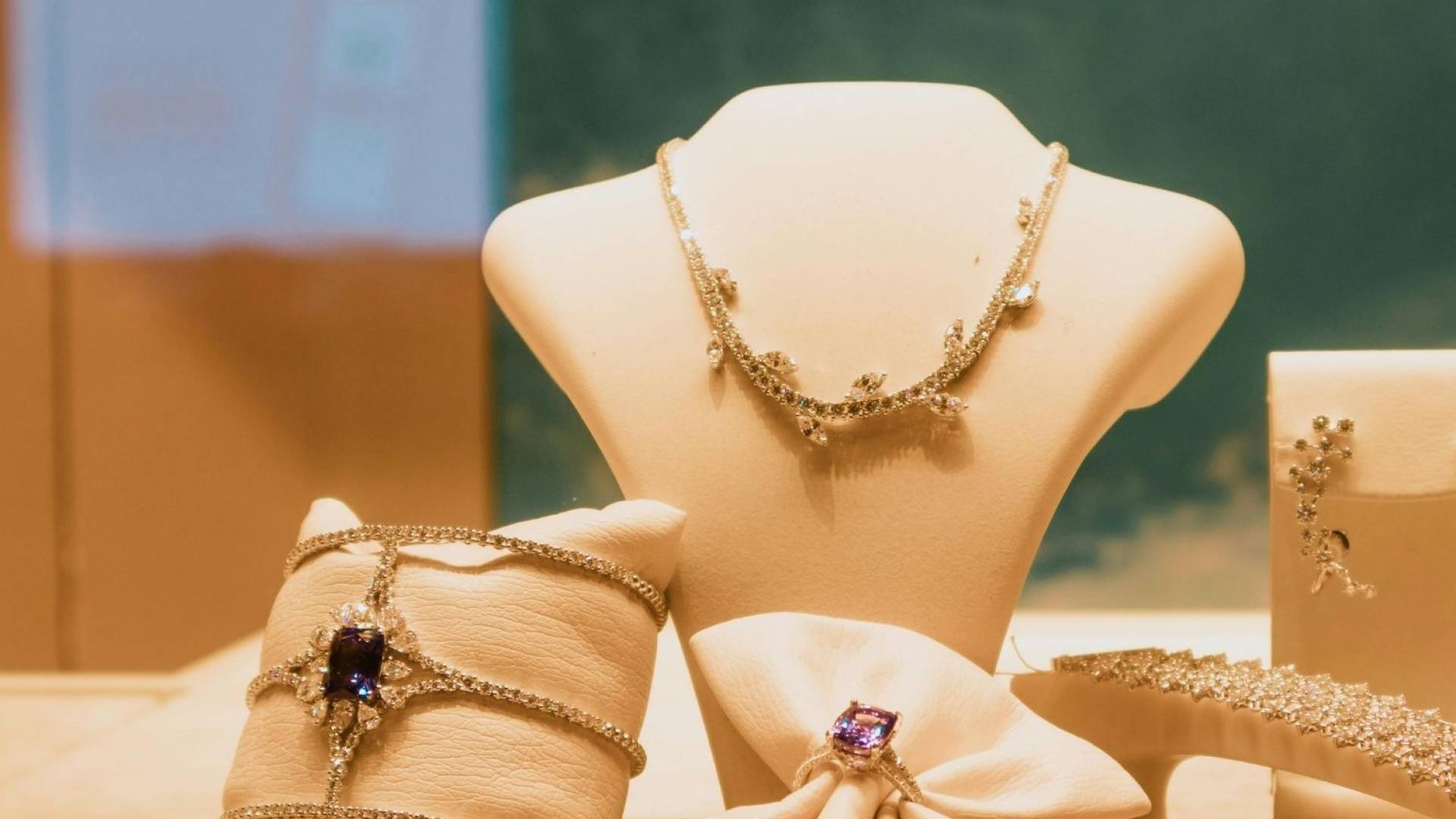 مجوهرات ذهبية