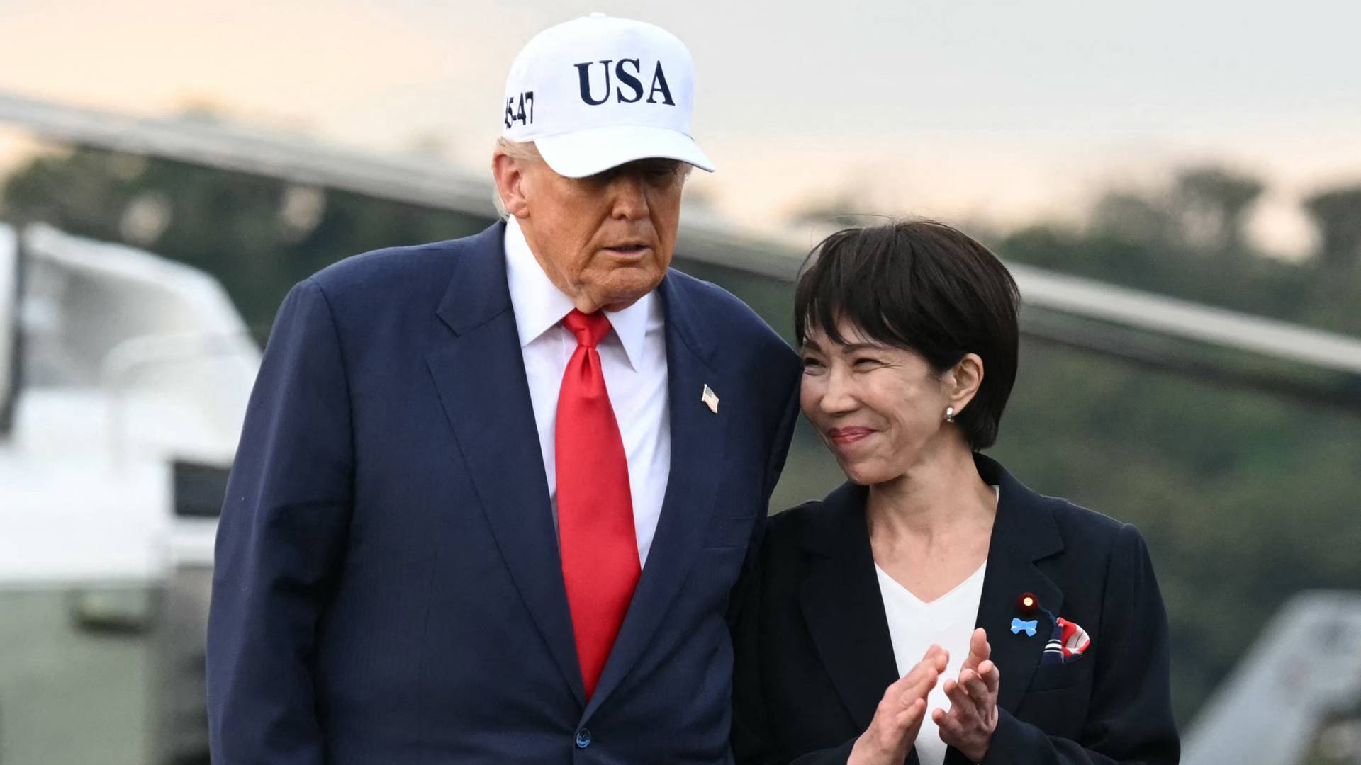 الرئيس الأمريكي دونالد ترمب ورئيسة وزراء اليابان