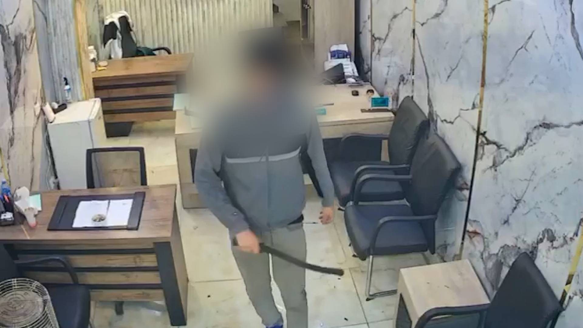 تحطيم مكتب في العبدلي