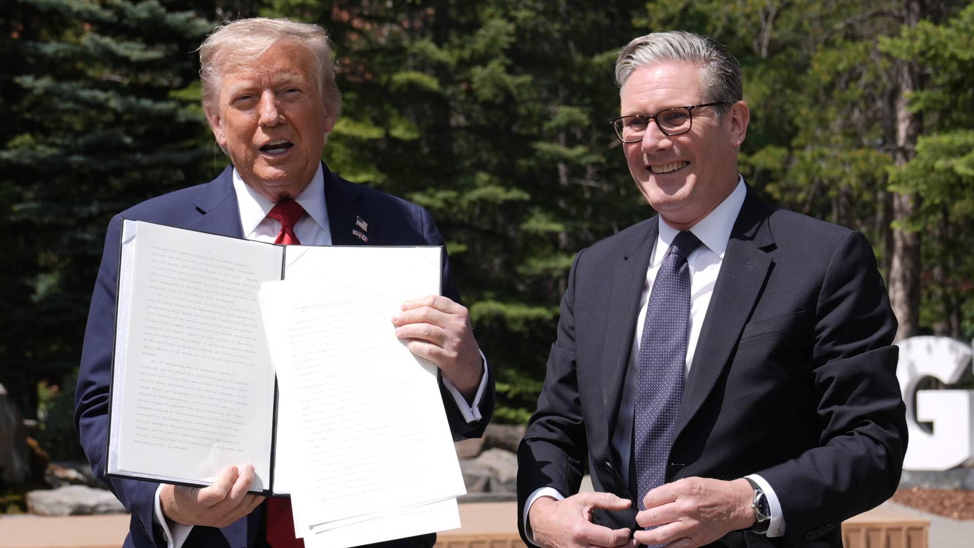 الرئيس الأمريكي دونالد ترمب ورئيس وزراء بريطانيا كير ستارمر