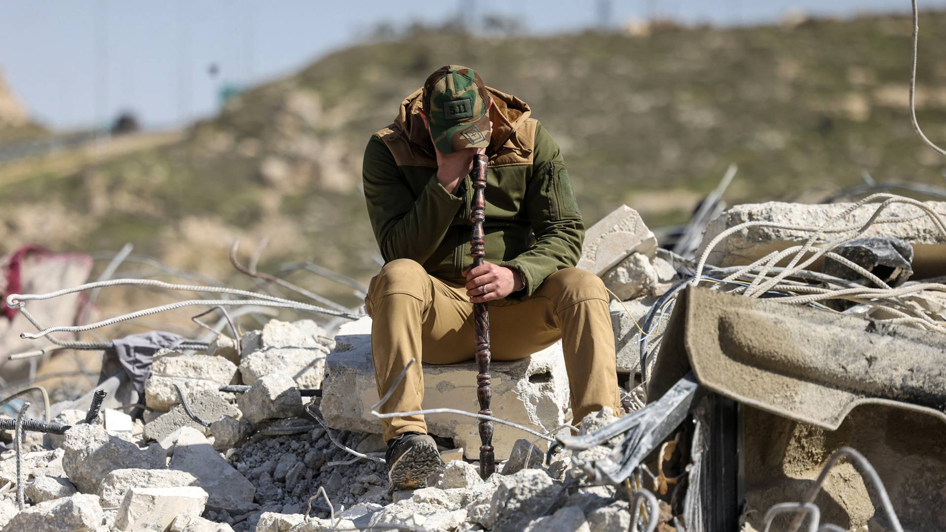 معاناة اهالي الضفة الغربية