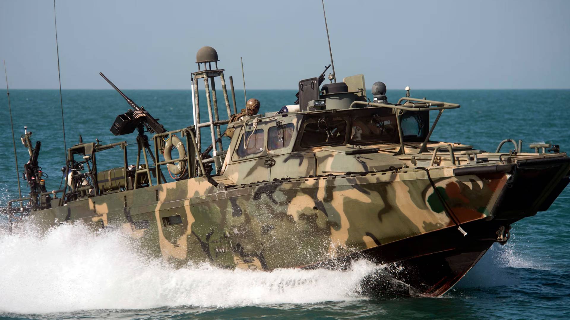 قارب حربي إيراني