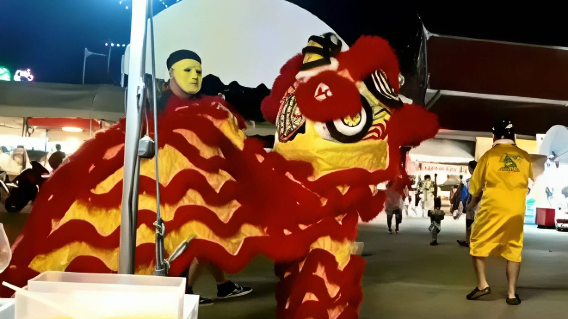 تنكر رجل أمن في تايلاند