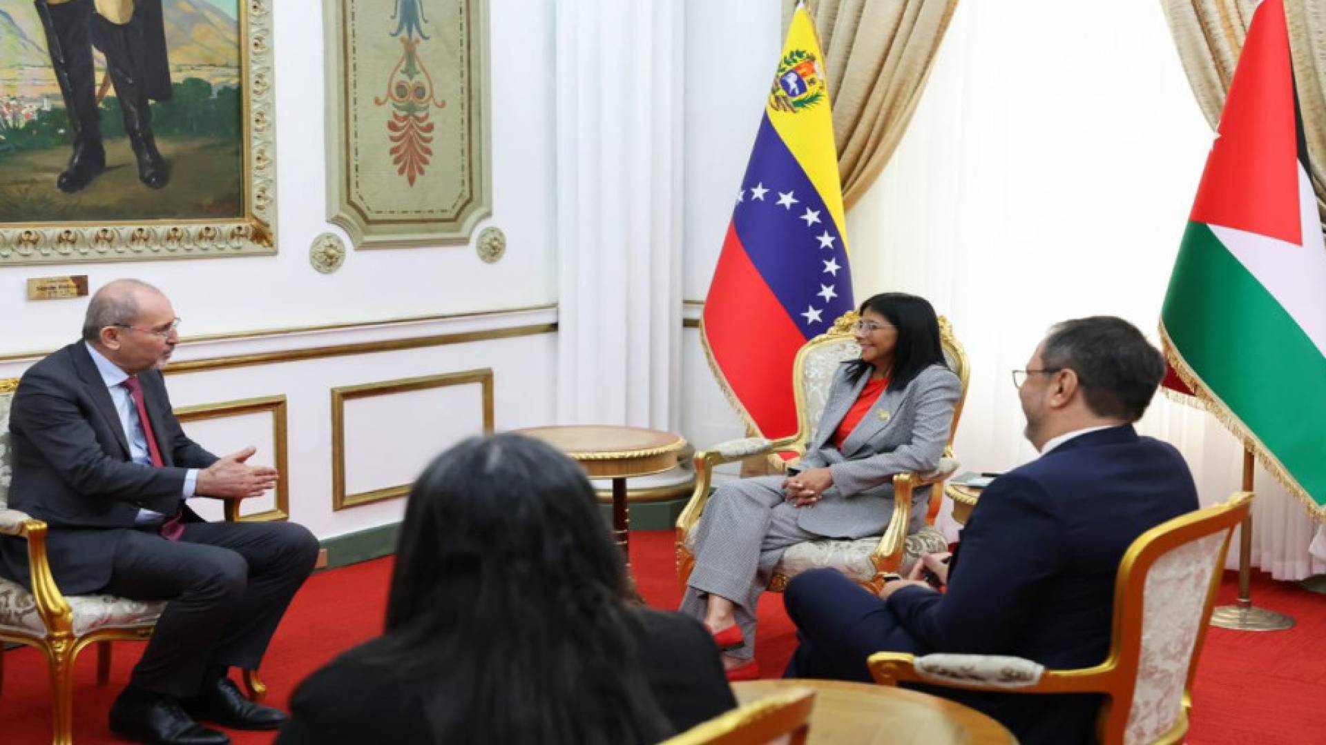 الرئيسة الفنزويلية بالإنابة ديلسي رودريغيز تستقبل نائب رئيس الوزراء ووزير الخارجية وشؤون المغتربين أيمن الصفدي