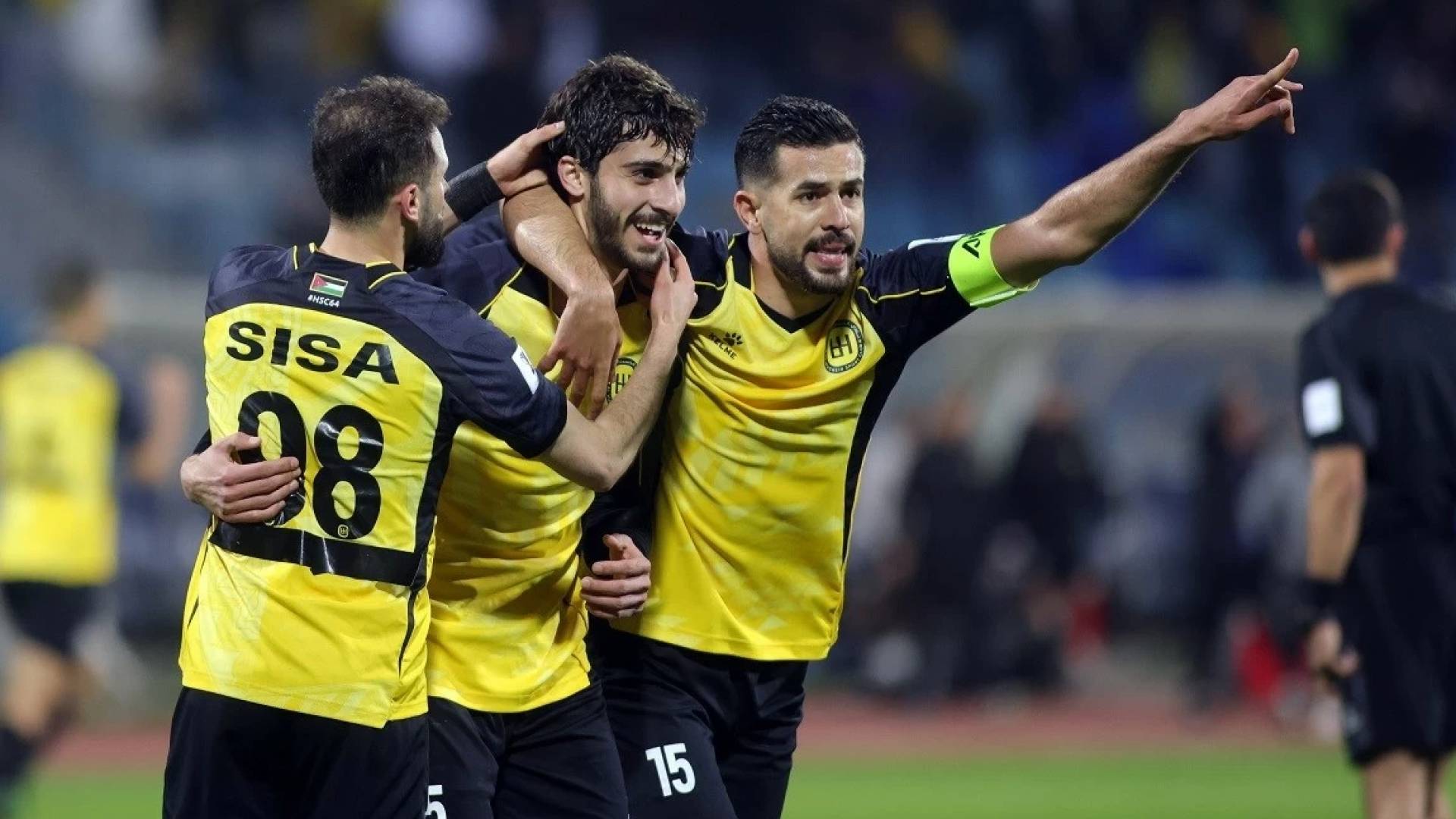 لاعبي نادي الحسين إربد