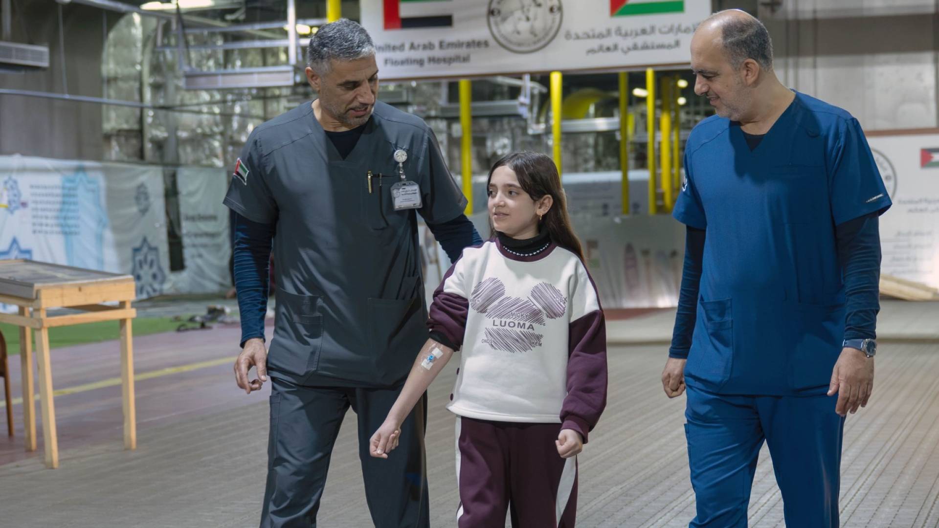 بدعم من وكالة الإمارات للمساعدات الدولية.. المستشفى الإماراتي العائم يفتح أبوابه لتخفيف معاناة الغزيين