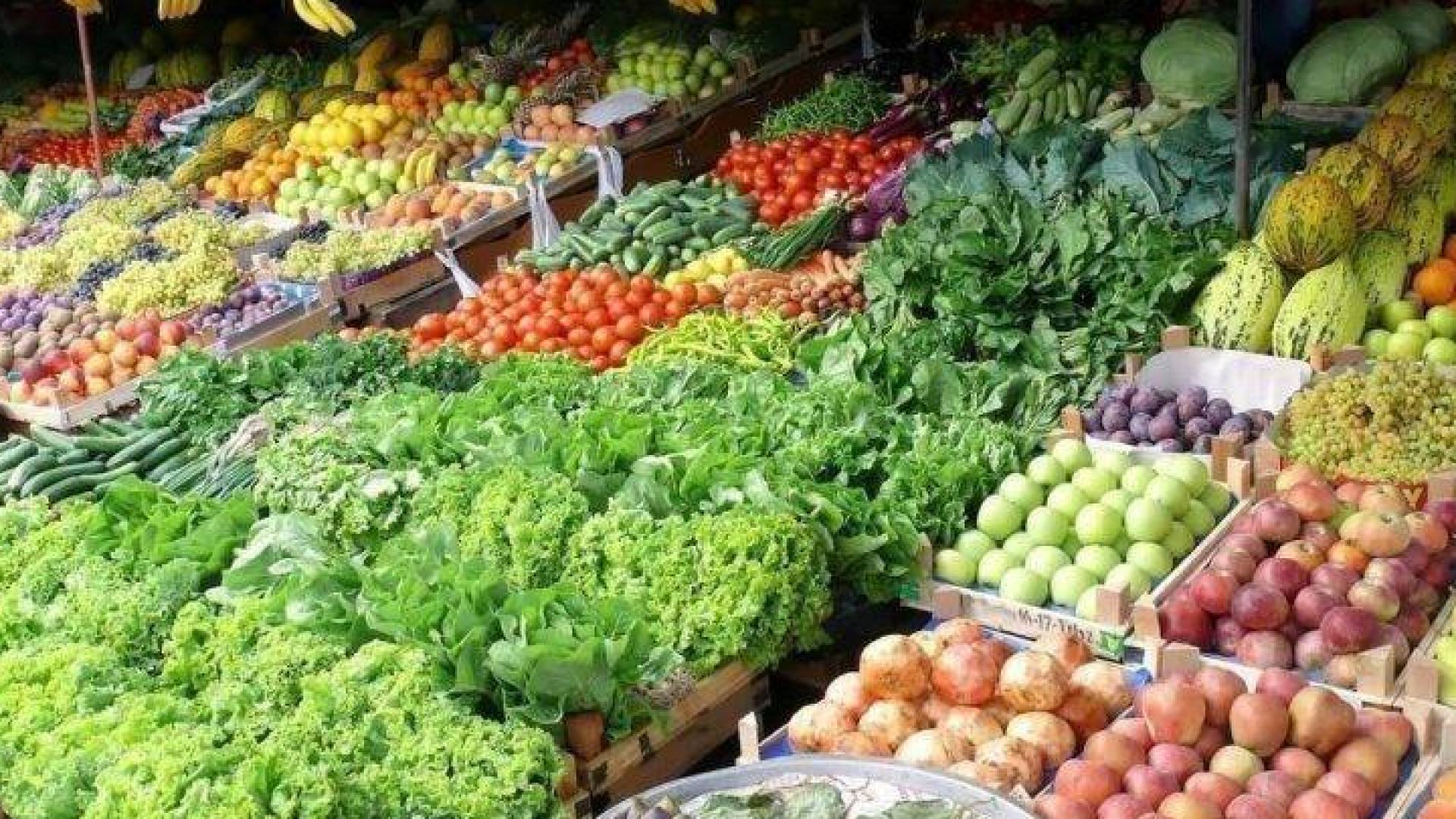 سوق خضار و فواكة