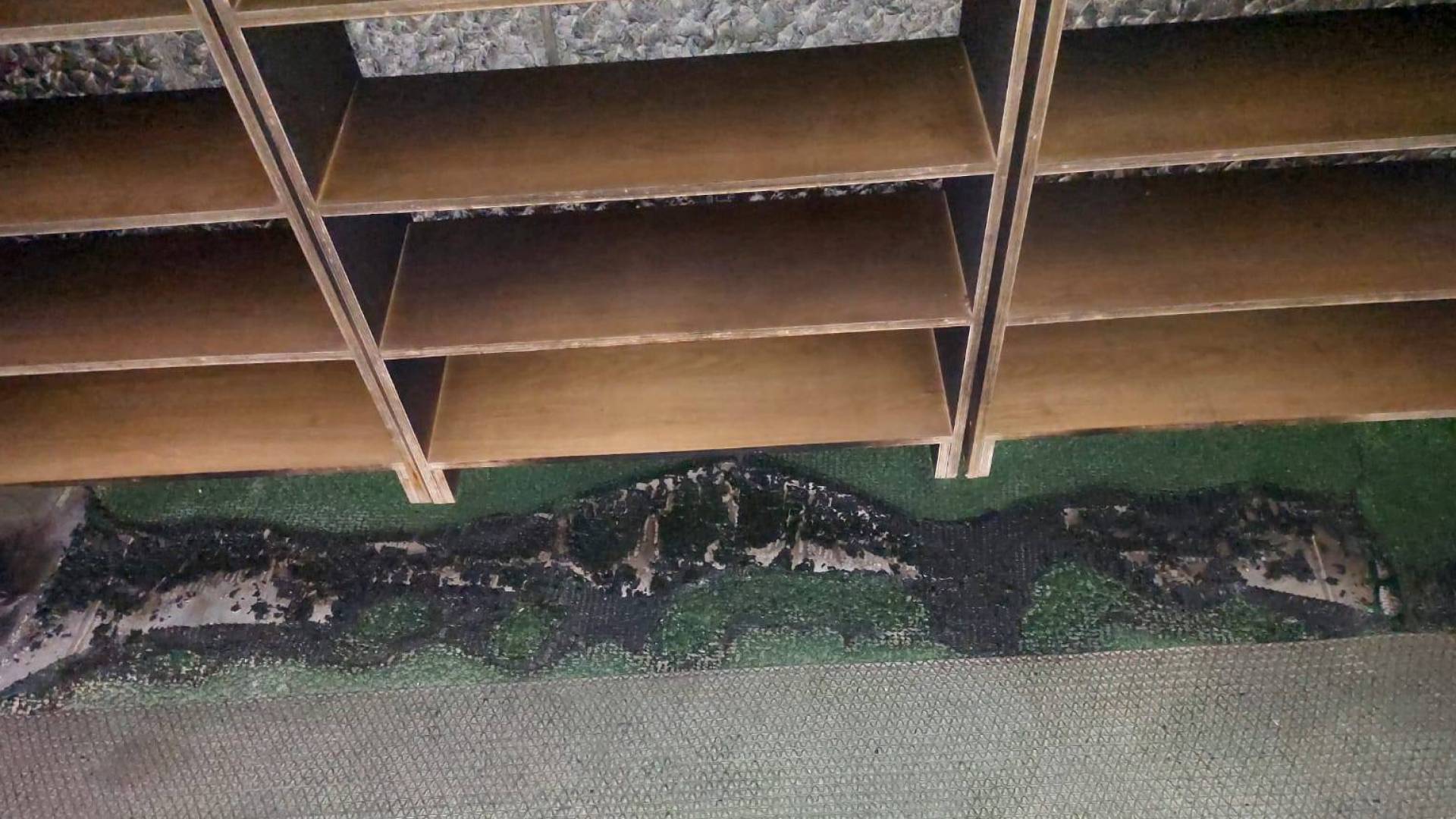 مستوطنون يقومون بحرق أجزاء من مسجد ابو بكر الصديق في  نابلس