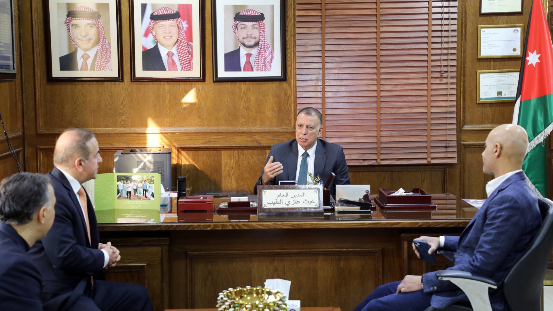 الفراية يفتتح مكتب الخدمة المستعجلة