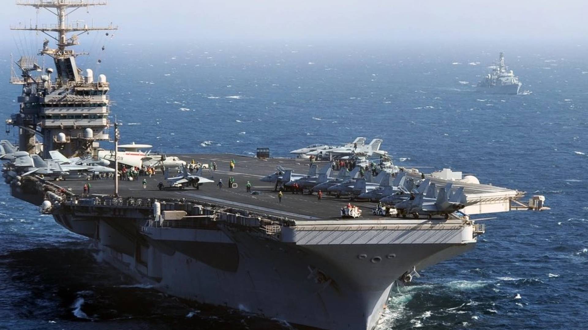حاملة طائرات أمريكية