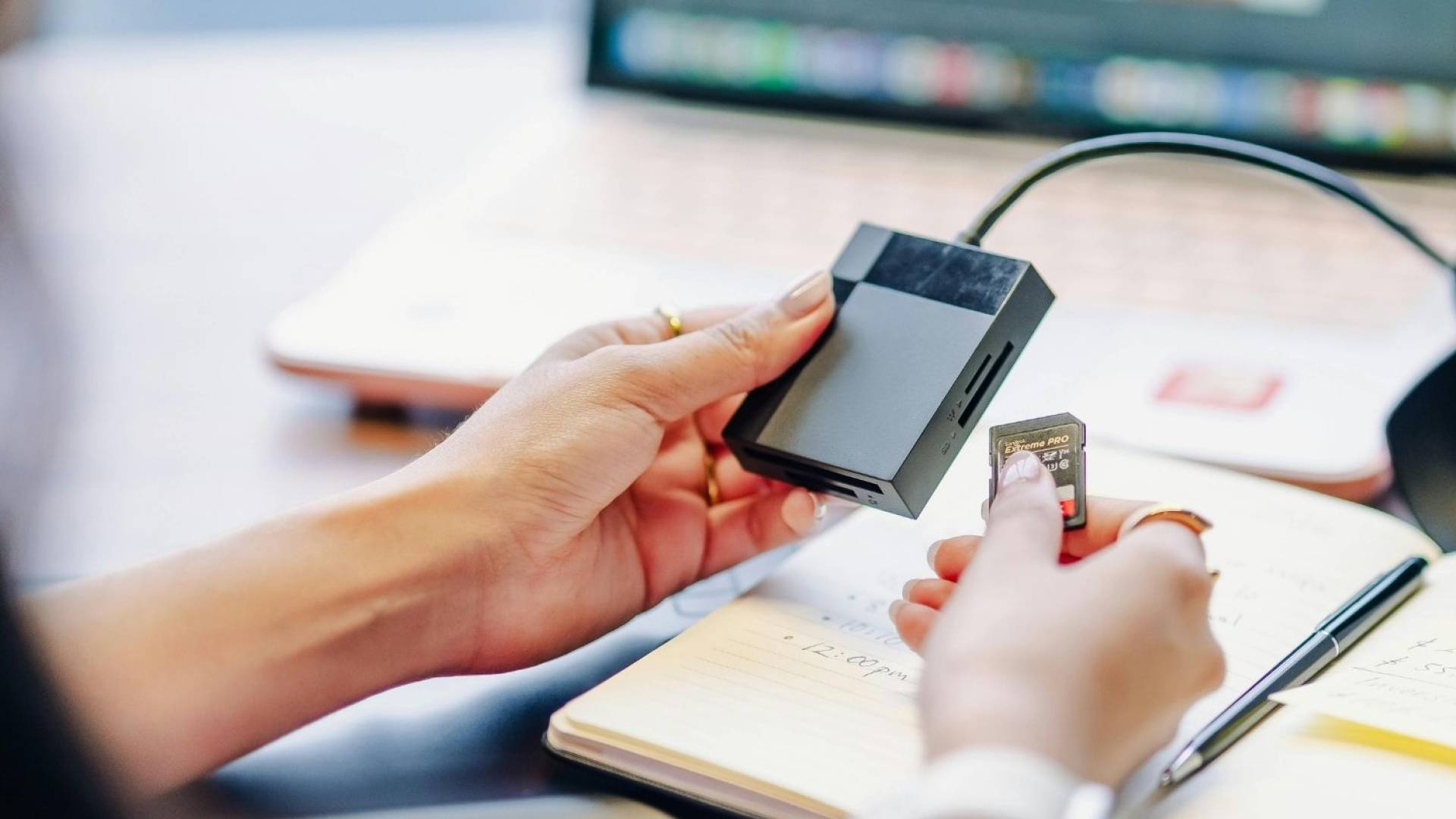 أجهزة إلكترونية