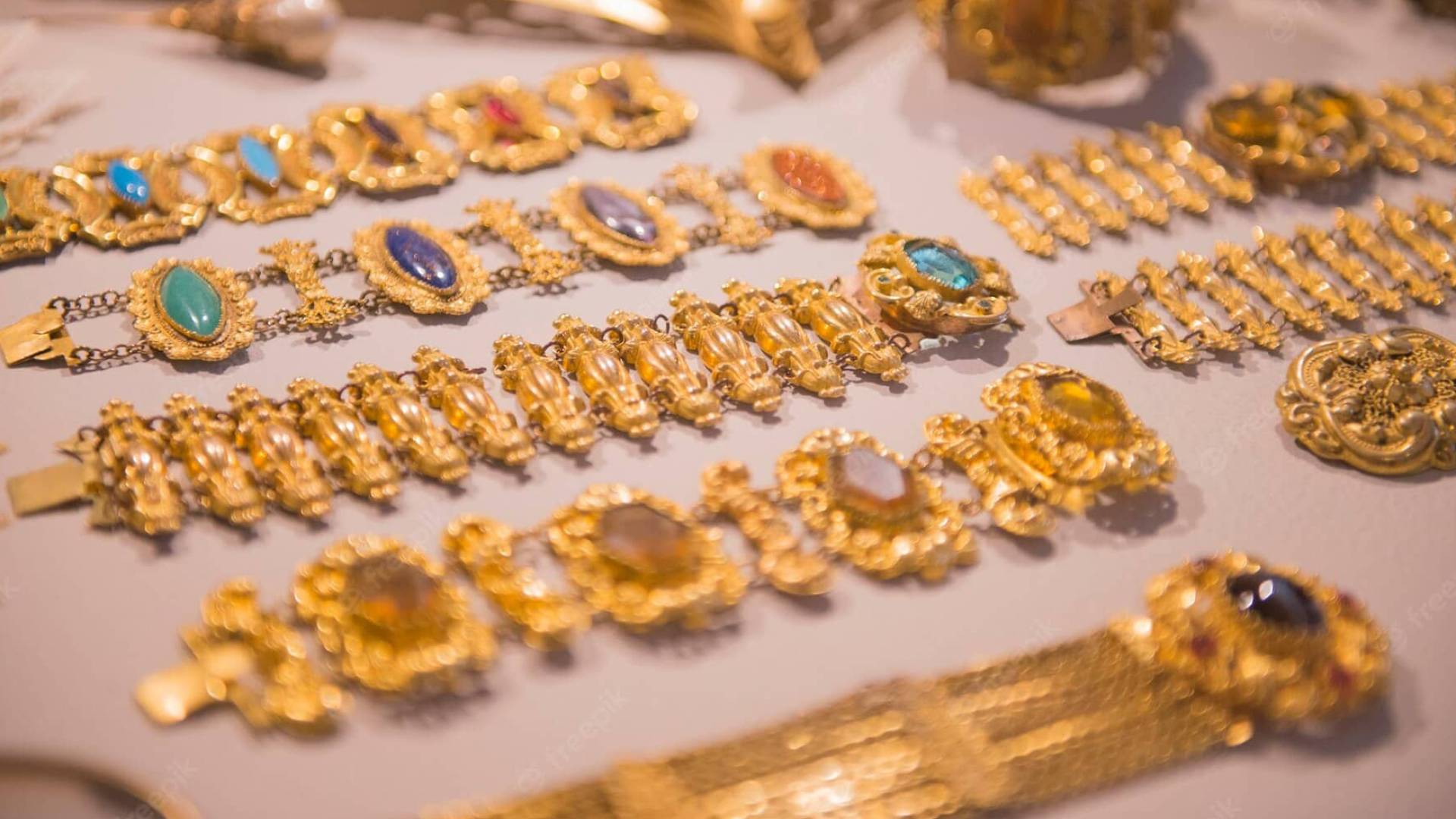 مجوهرات ذهبية