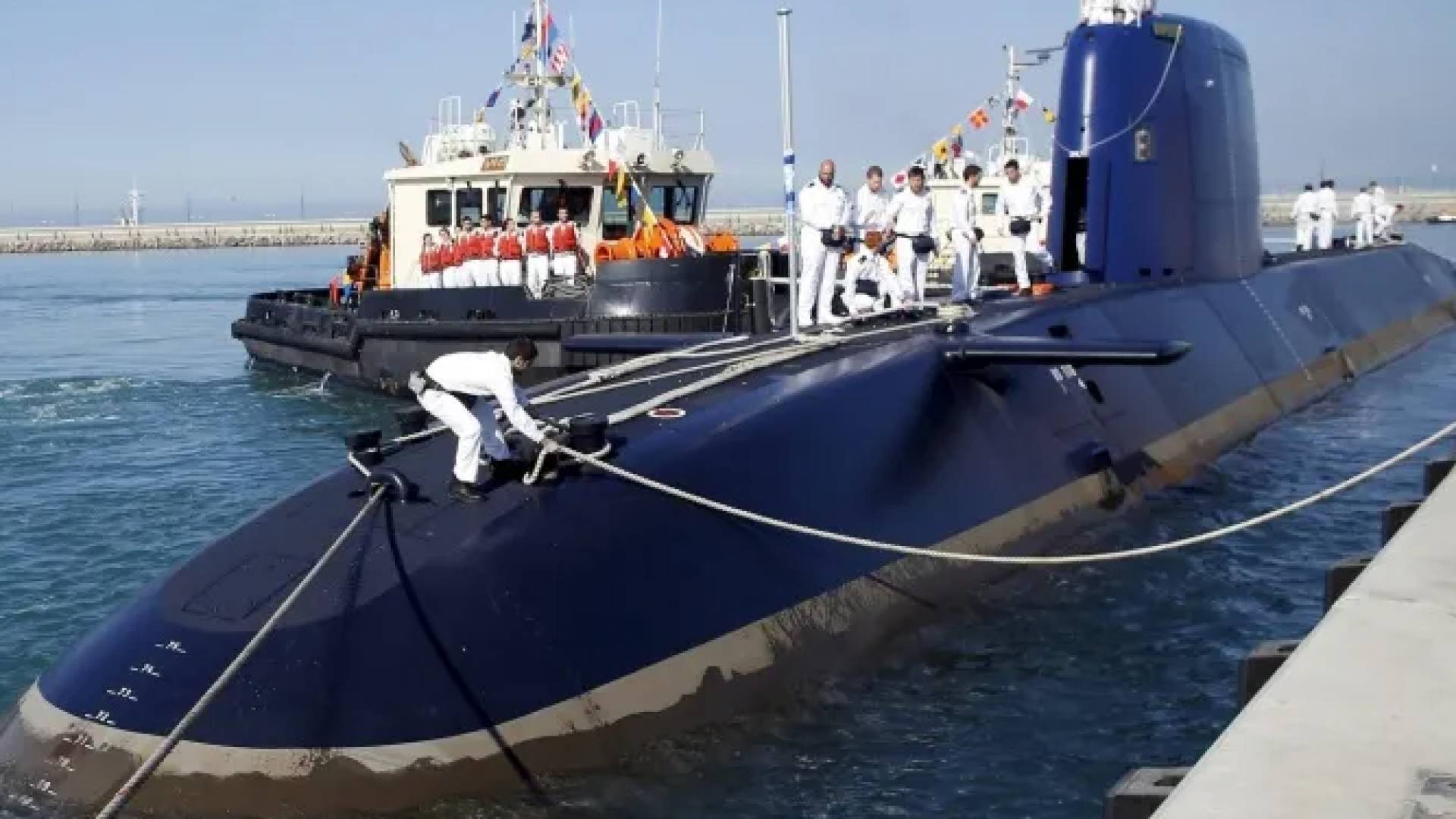 غواصة الحوت الأزرق