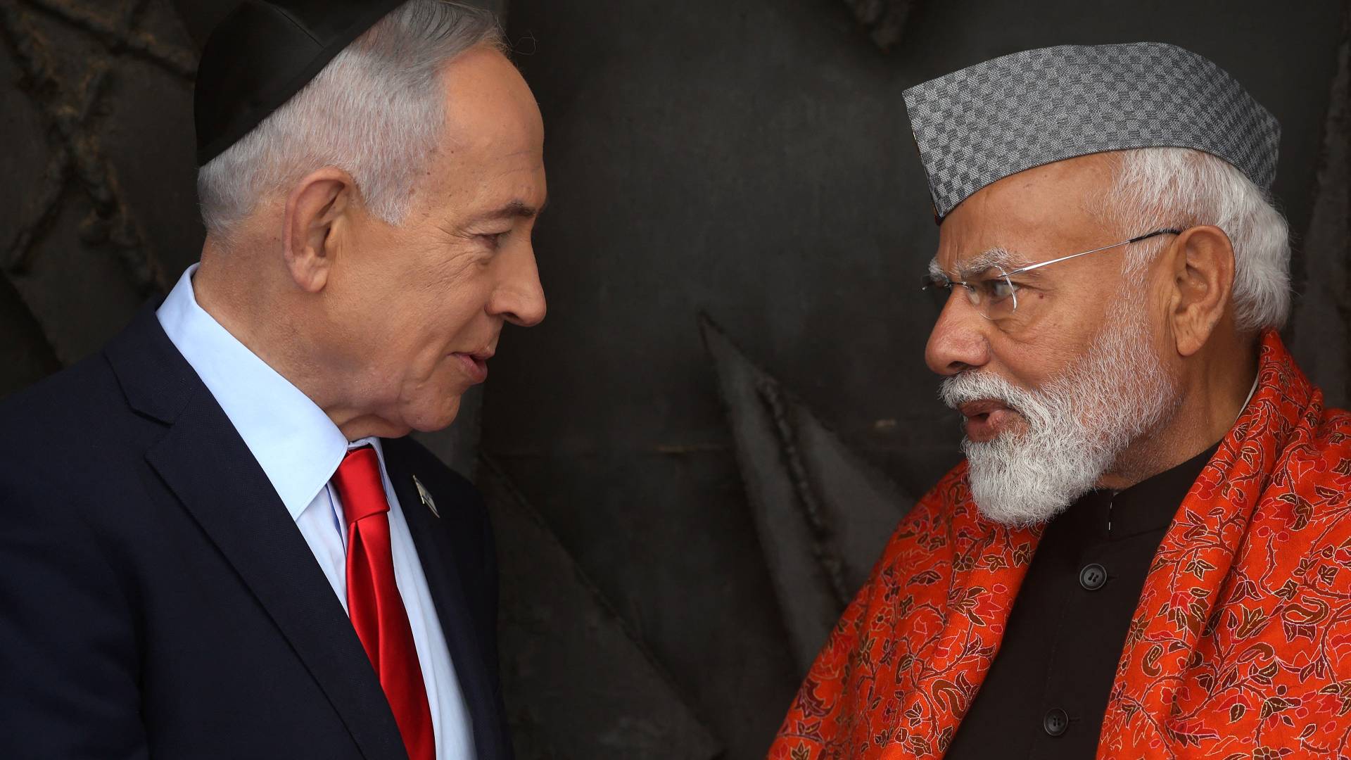 رئيس وزراء الهند ورئيس وزراء الاحتلال