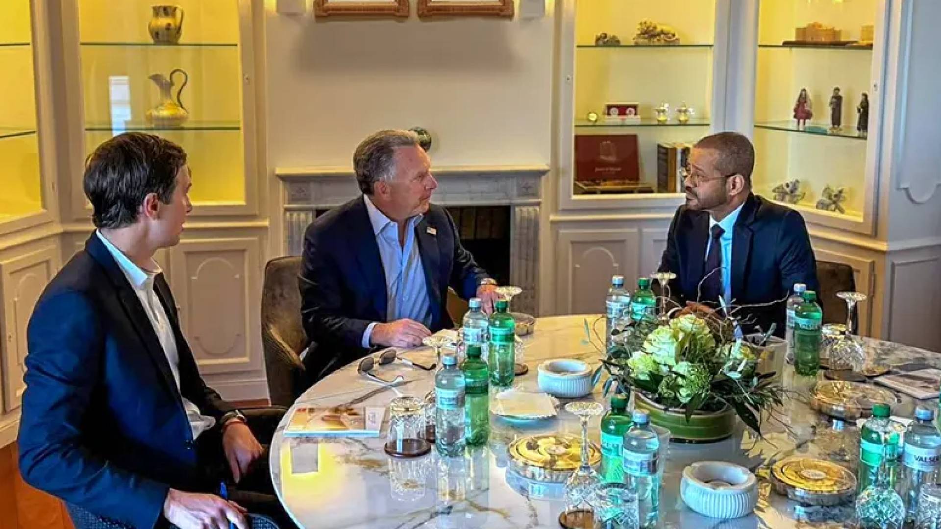 الوفد الأميركي مع وزير الخارجية العماني في جنيف