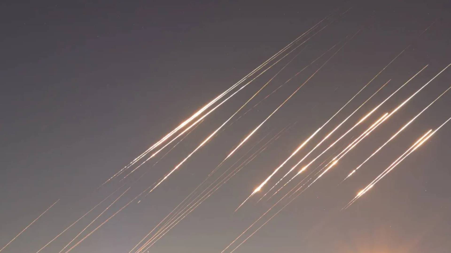 وكالة أنباء فارس الإيرانية: دوي 3 انفجارات في وسط طهران