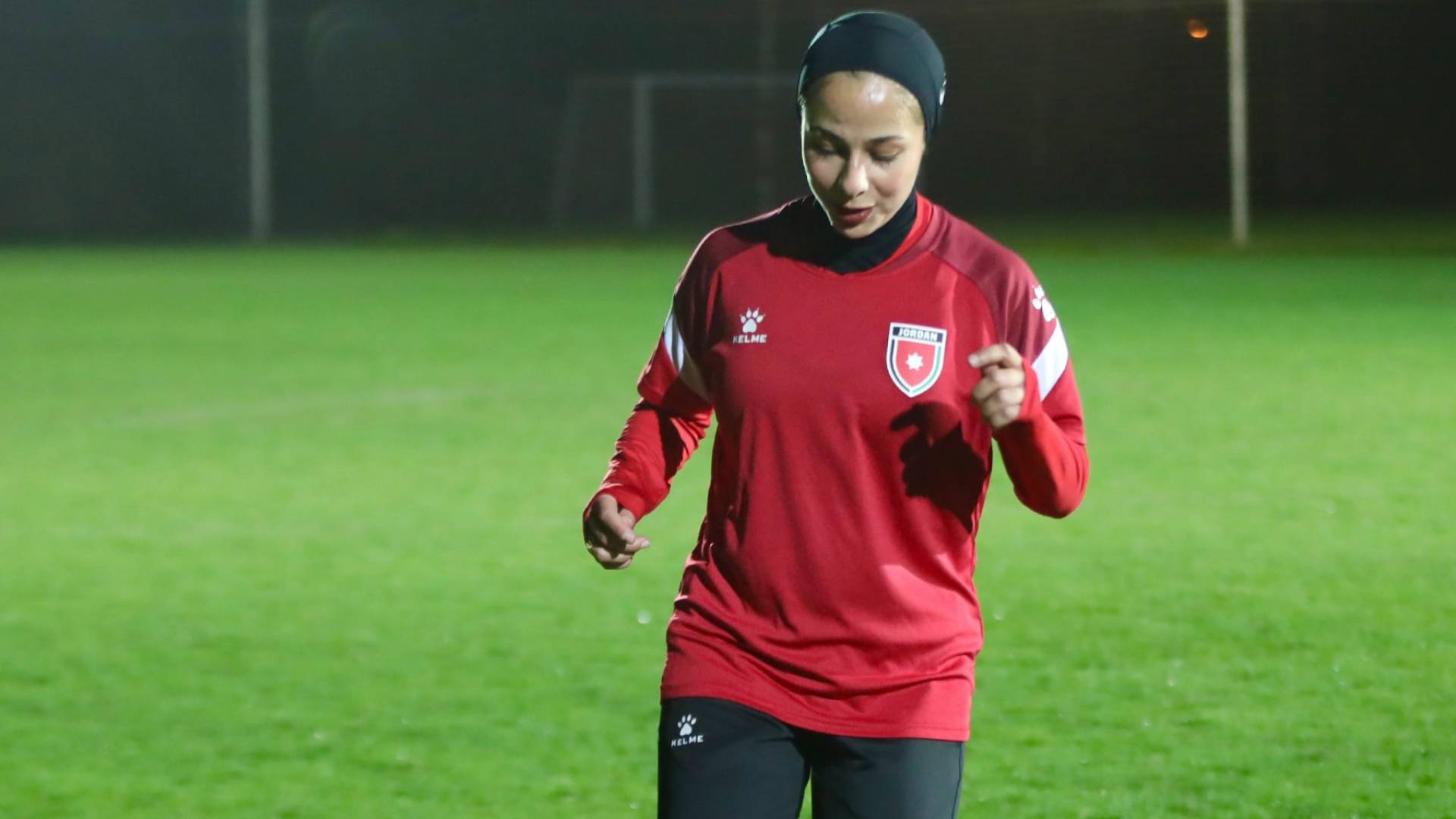 لاعبة المنتخب الوطني حلا مرار من التدريبات