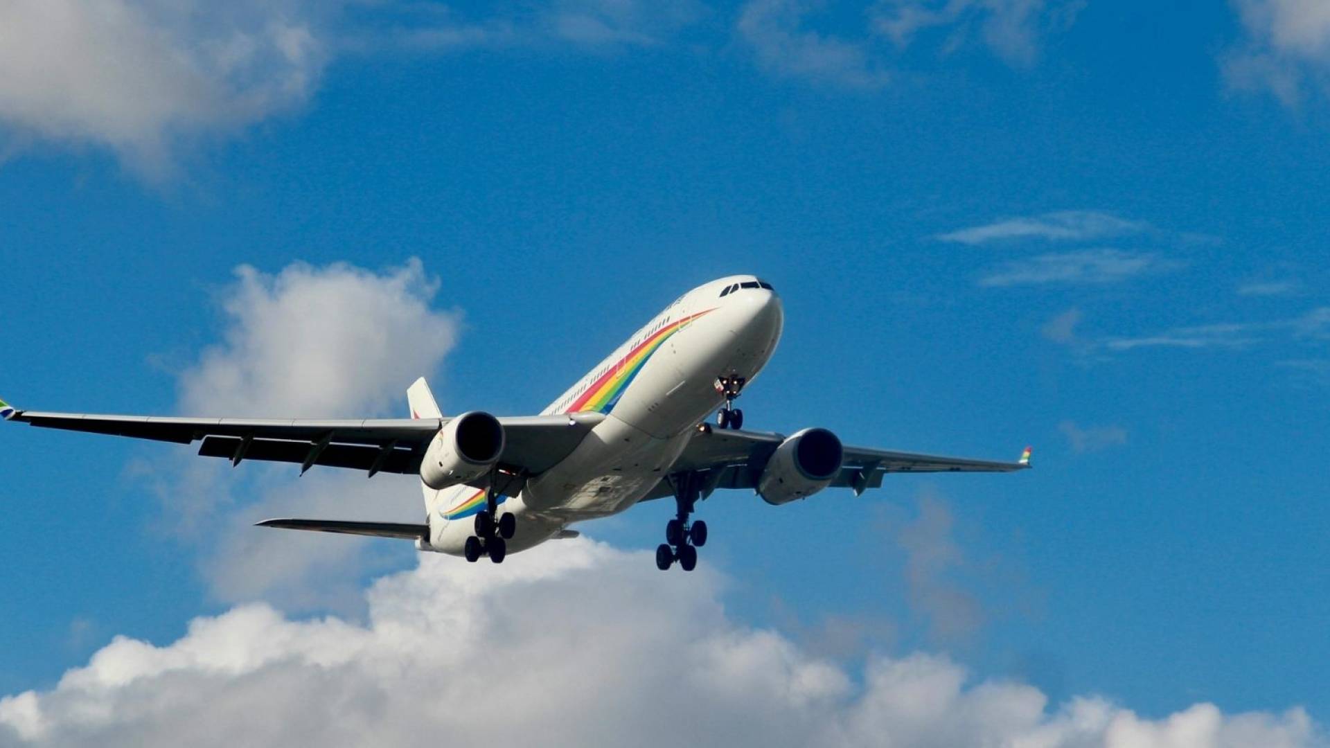 وزير النقل ينفي اغلاق الاجواء الاردنية: "الحركة الجوية مستمرة وفق آليات تمنح السلامة أولوية مطلقة"