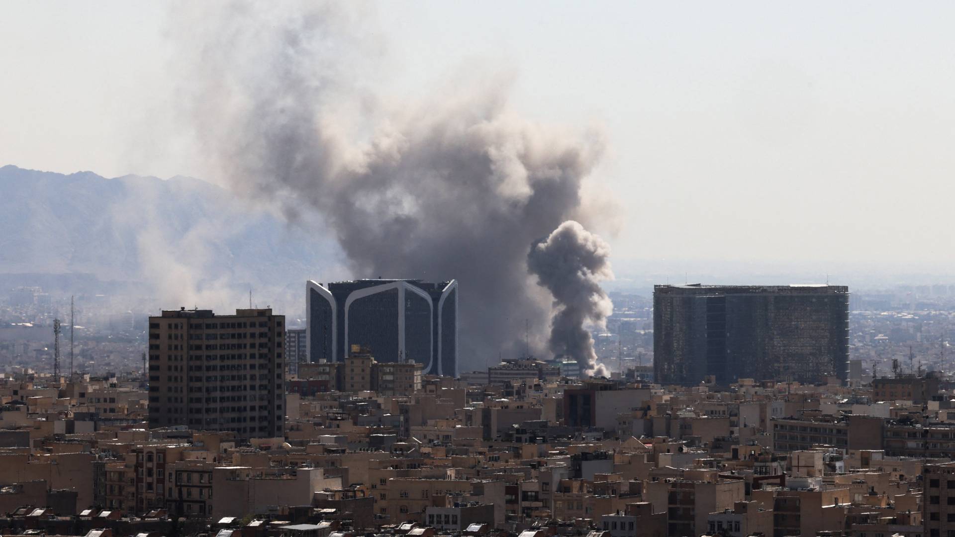 غارات على إيران