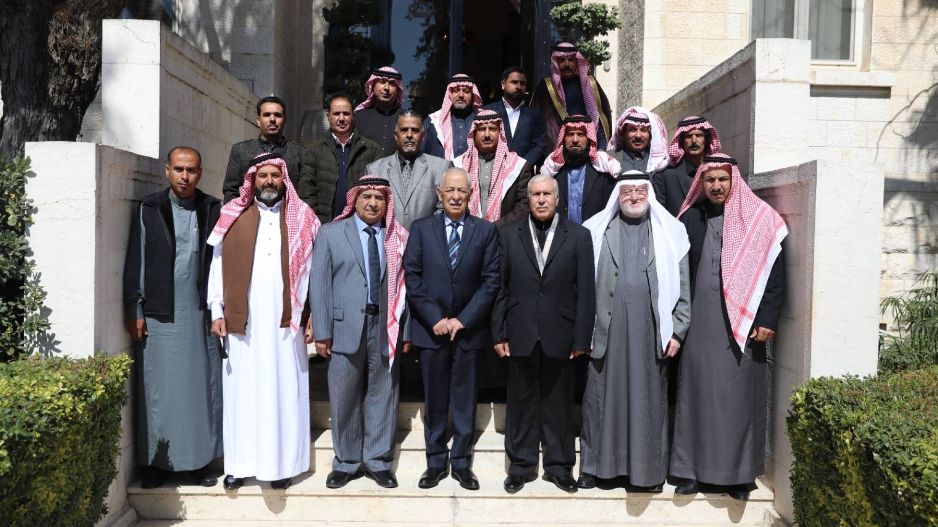 خلال لقائه وفدا من أنباء عشيرة الشنابلة بالبادية الشمالية