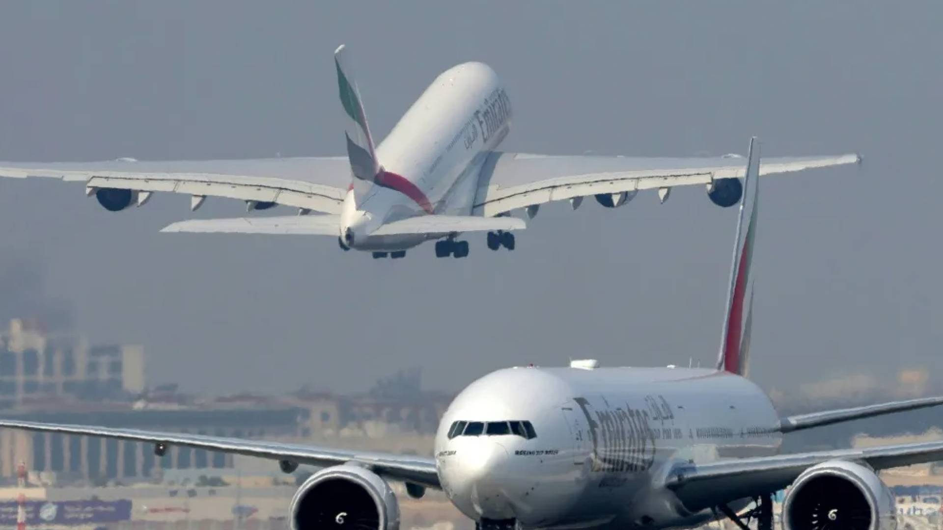 شلل جوي في الخليج: إلغاء أكثر من 5400 رحلة في 7 مطارات رئيسية خلال 48 ساعة