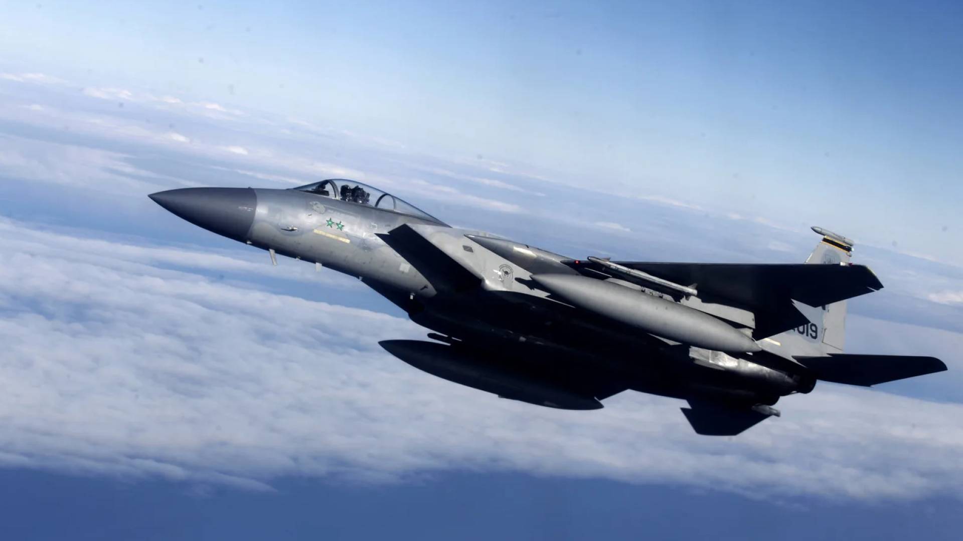 طائرة حربية