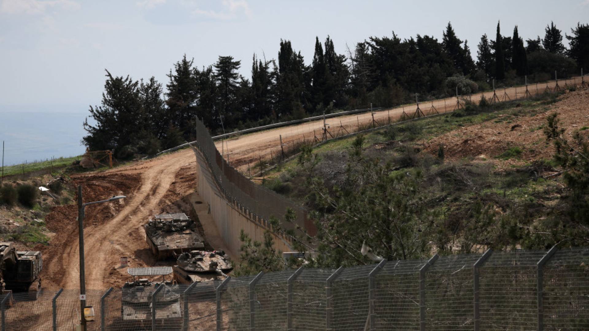 دبابات للاحتلال