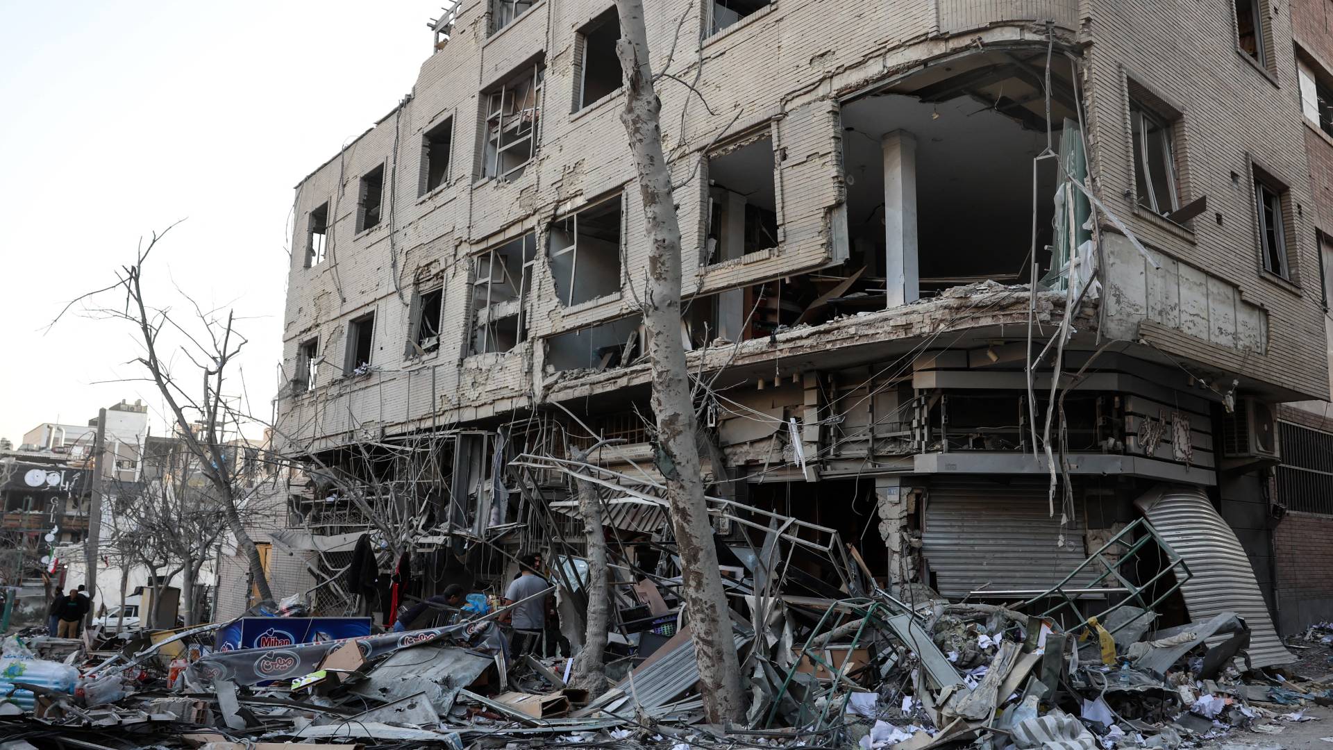 القصف على طهران