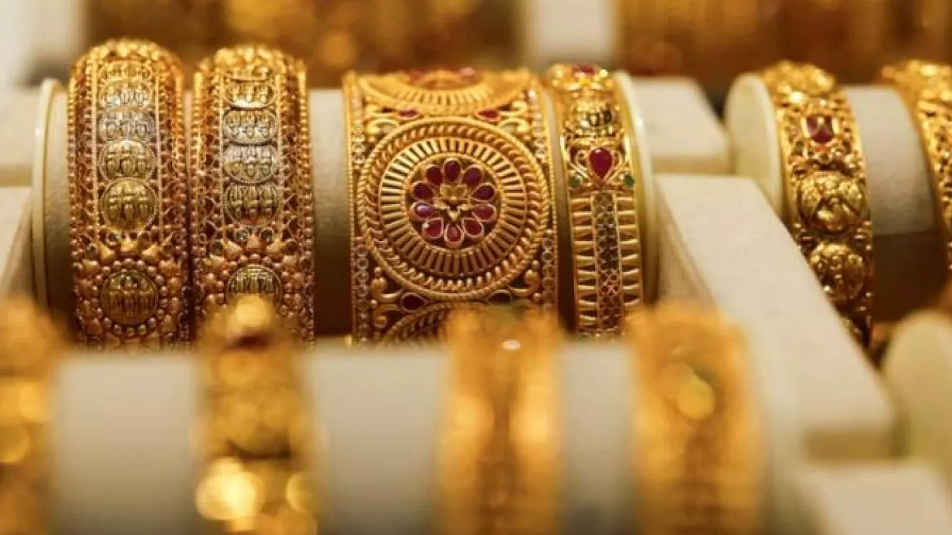 انخفاض أسعار الذهب والليرات الرشادي والإنجليزي في الأردن الثلاثاء