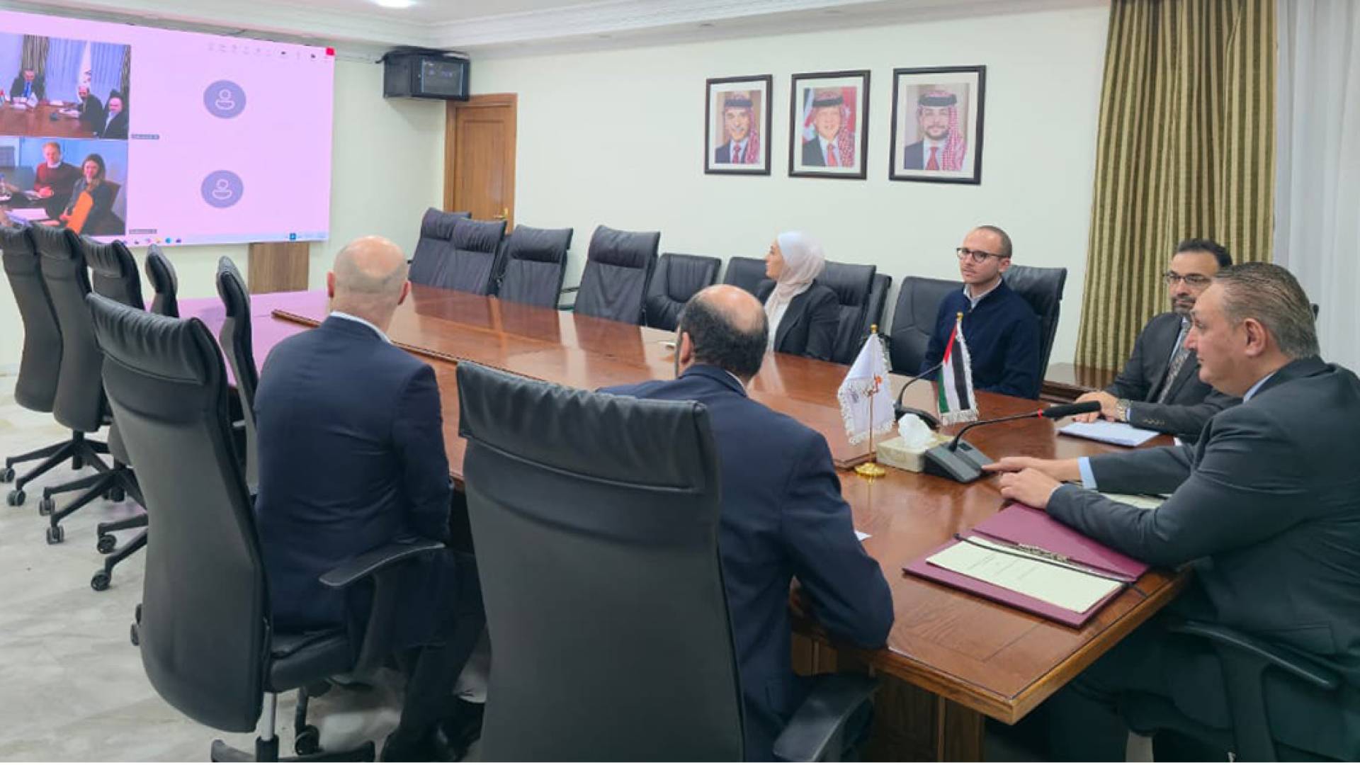 وزير البيئة الدكتور أيمن سليمان اثناء توقيع الاتفاقية