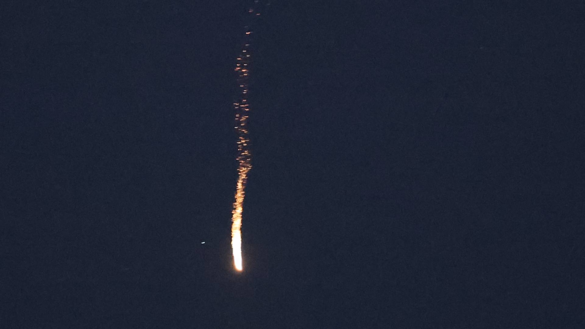 صاروخ إيراني في سماء تل أبيب