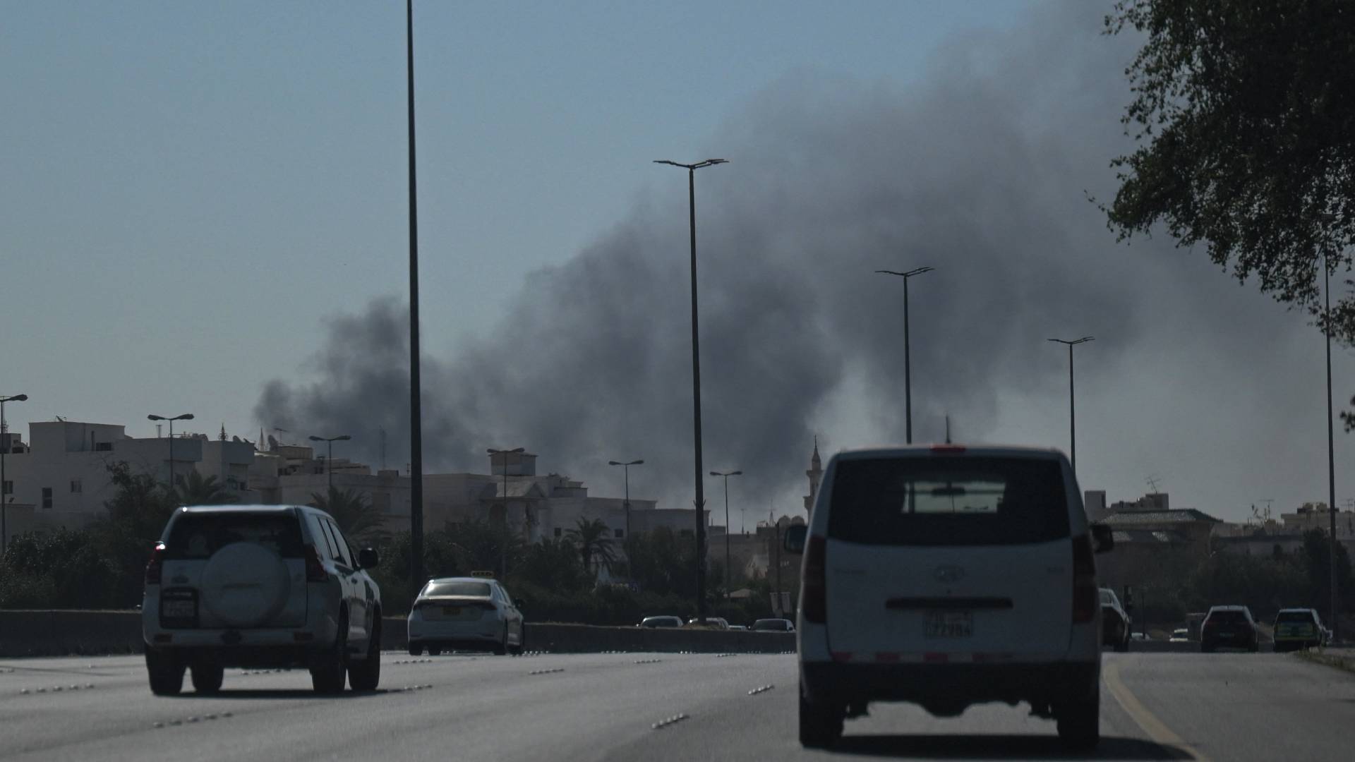 دخان لشظايا صاروخ في الكويت